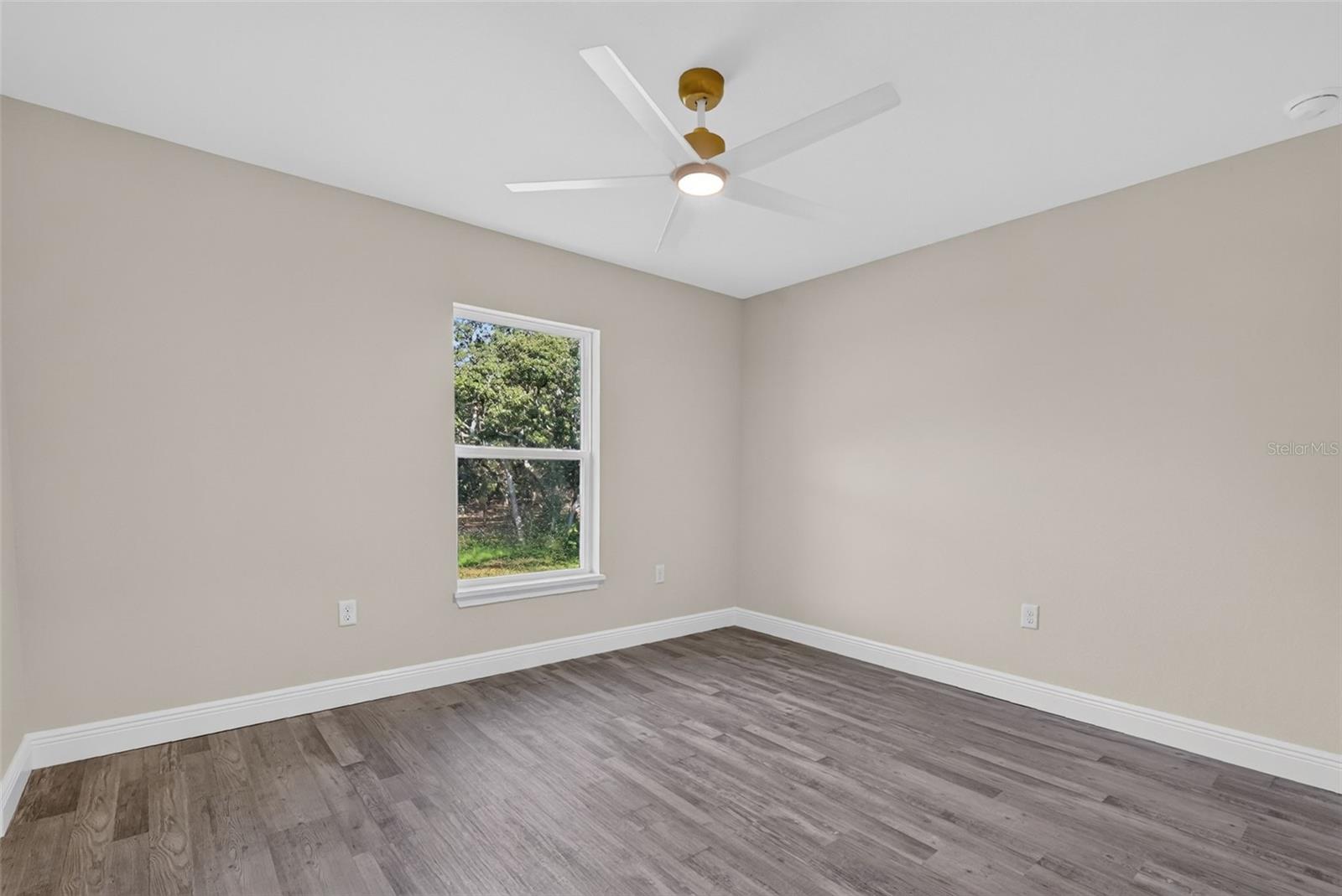 SILVER SPRINGS SHORES - Residential