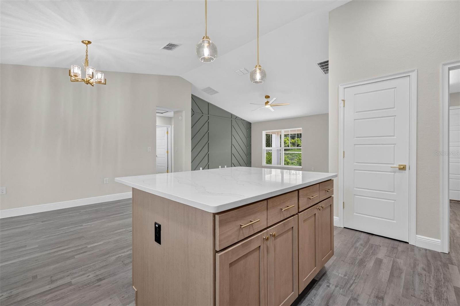 SILVER SPRINGS SHORES - Residential