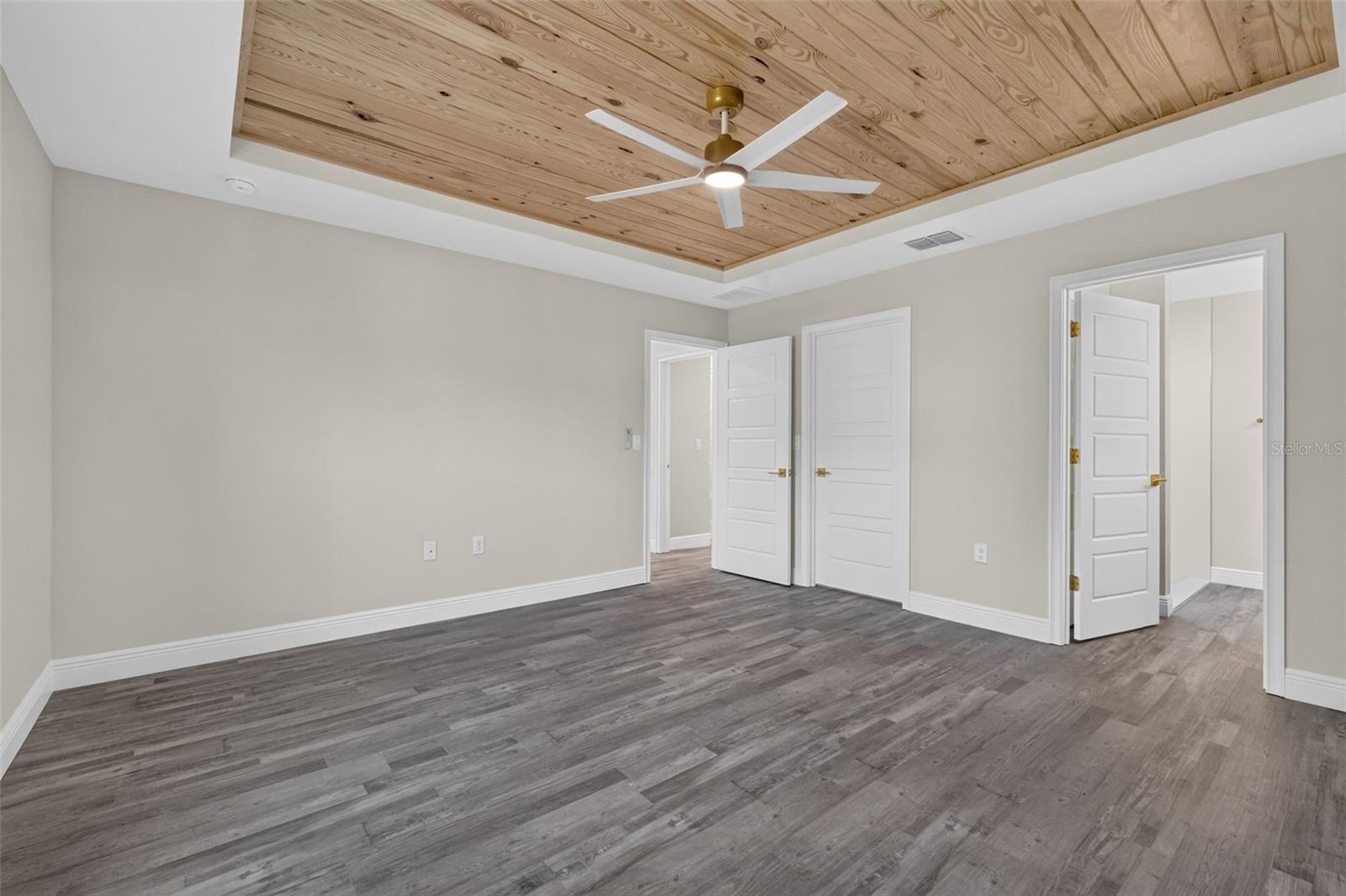 SILVER SPRINGS SHORES - Residential