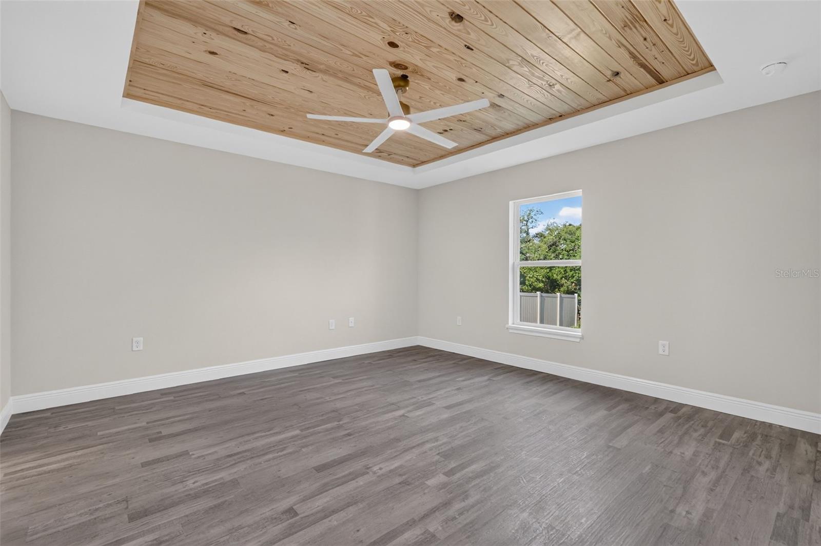 SILVER SPRINGS SHORES - Residential