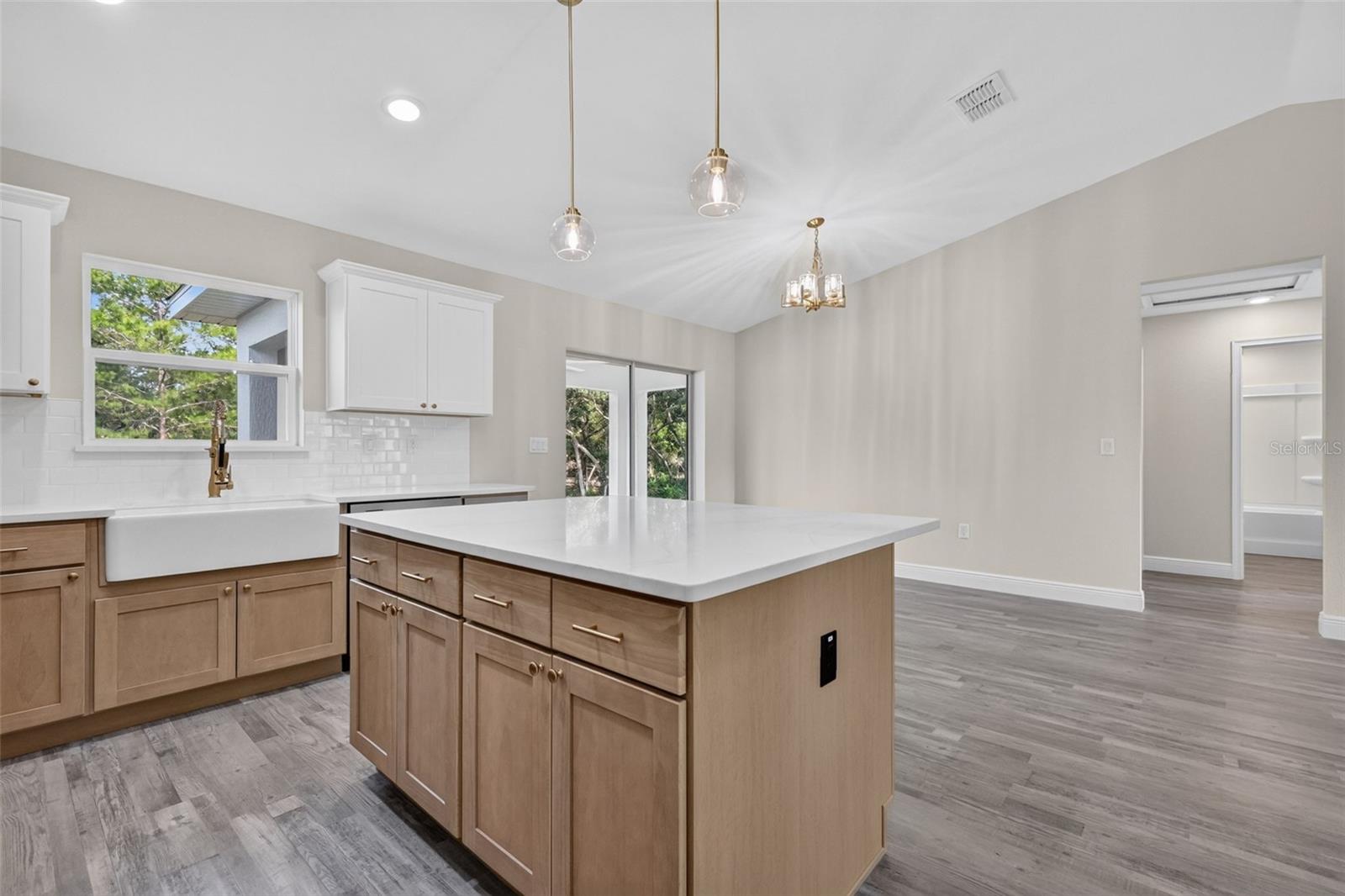 SILVER SPRINGS SHORES - Residential