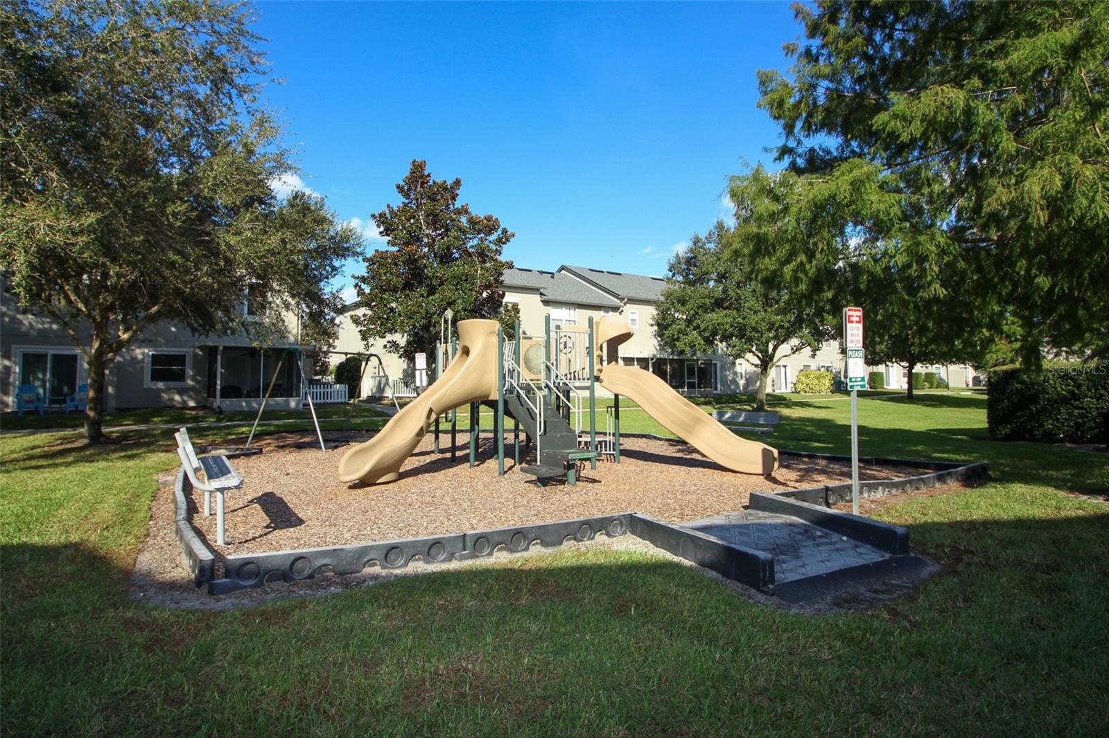 HERITAGE PARK TWNHMS - Residential