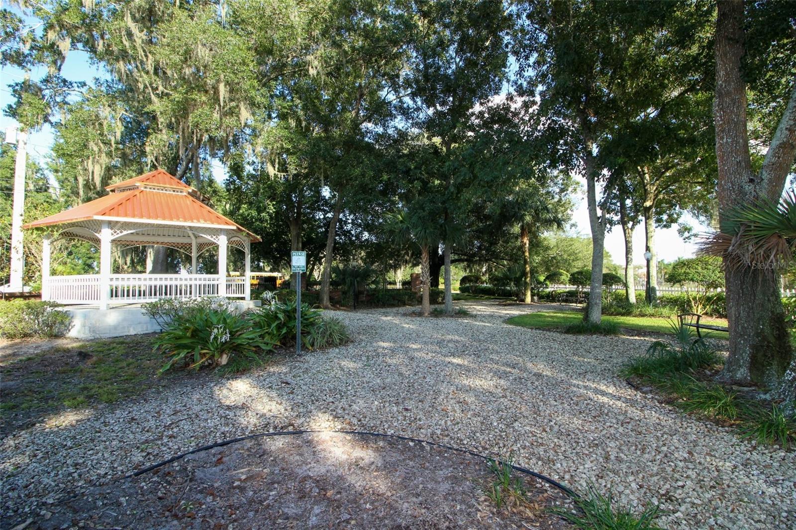HERITAGE PARK TWNHMS - Residential