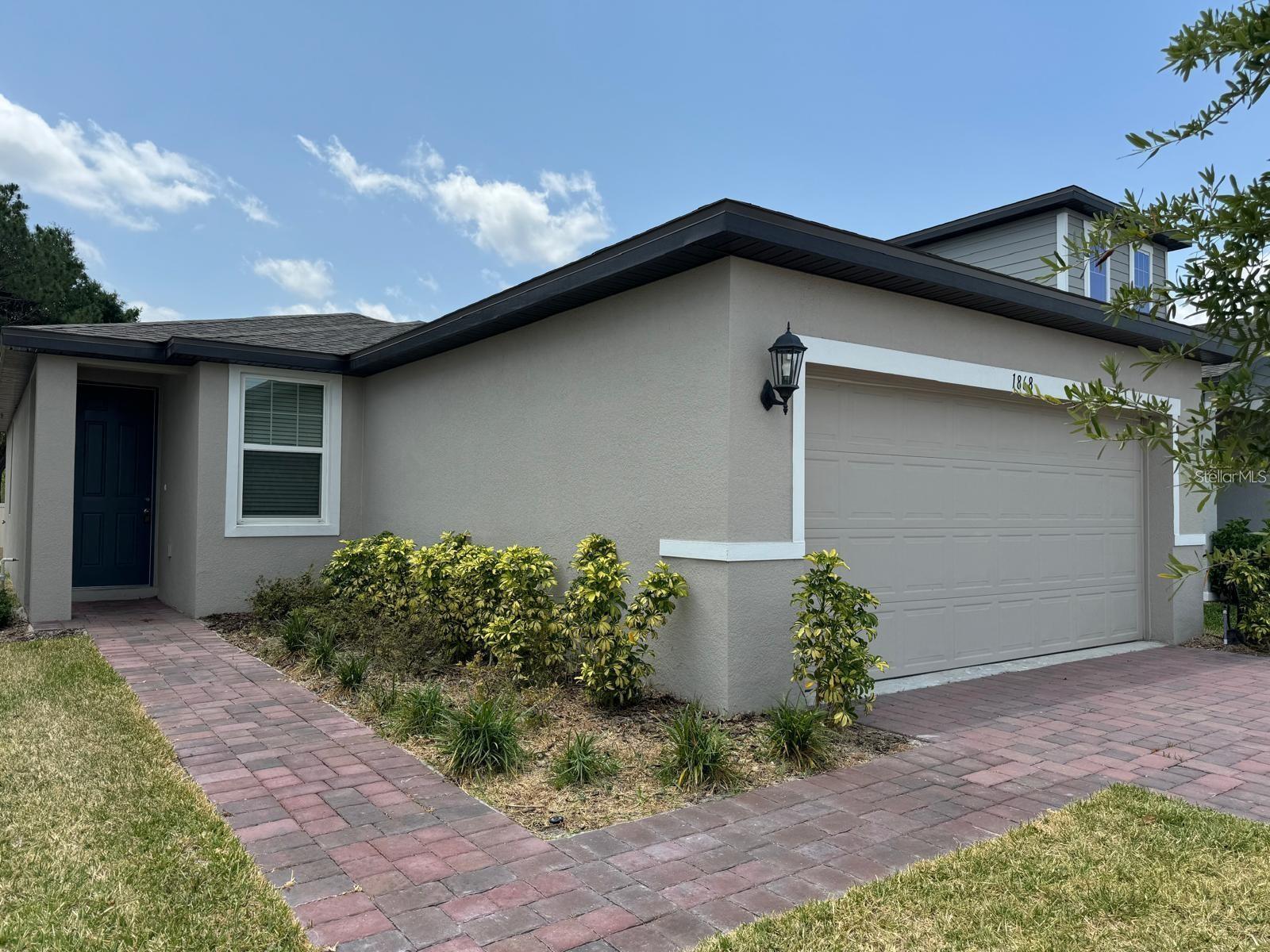 3 bedroom, 2 full bath house features master suite with spacious walk in closet. The home has an open floor plan with a kitchen island to entertain and enjoy the company of your guests. This neighborhood offers easy access to major employment centers and great schools. Located in Winter Haven, Villamar offers great location and amenities.