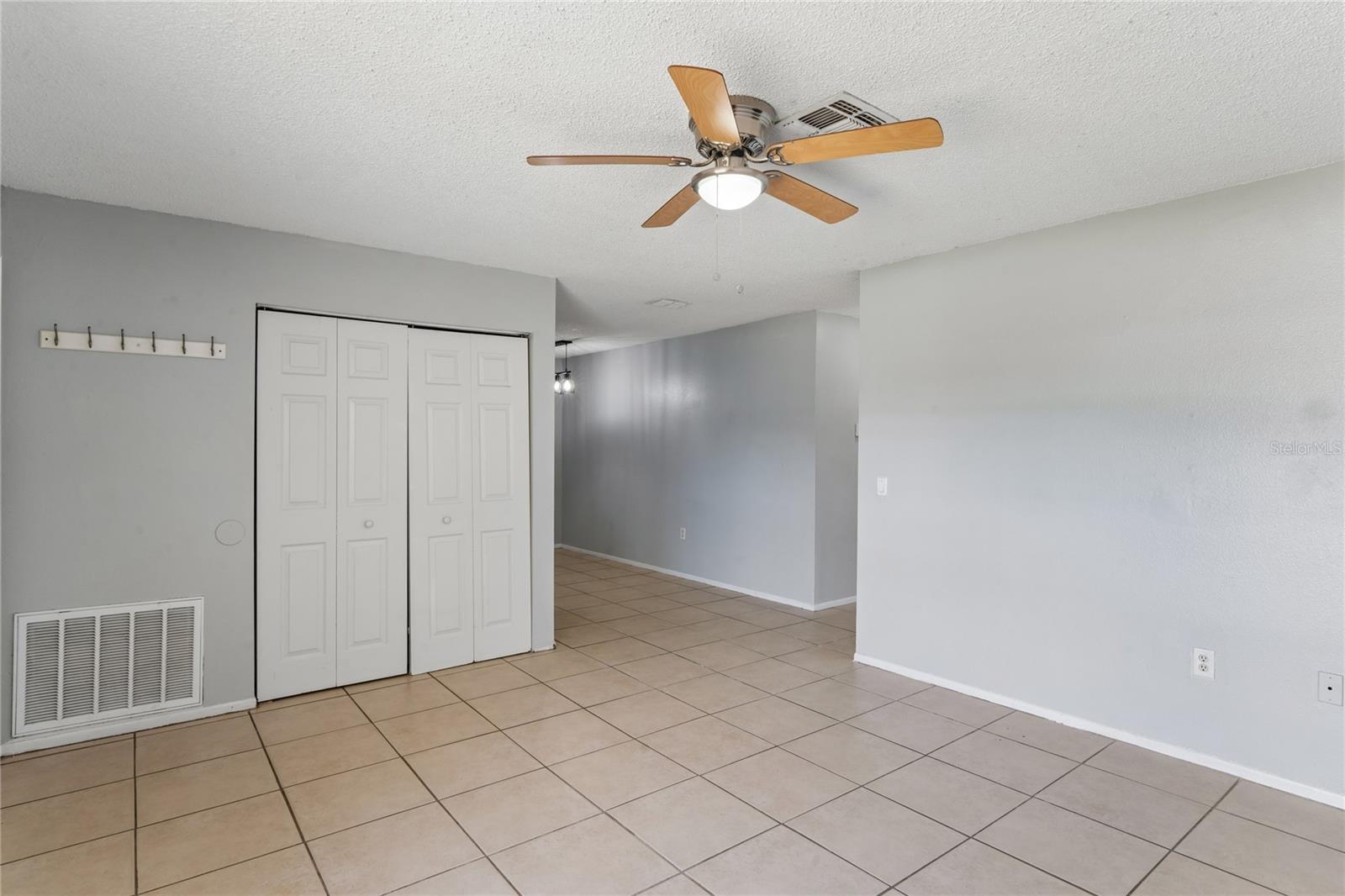 SPRING HILL - Residential Income
