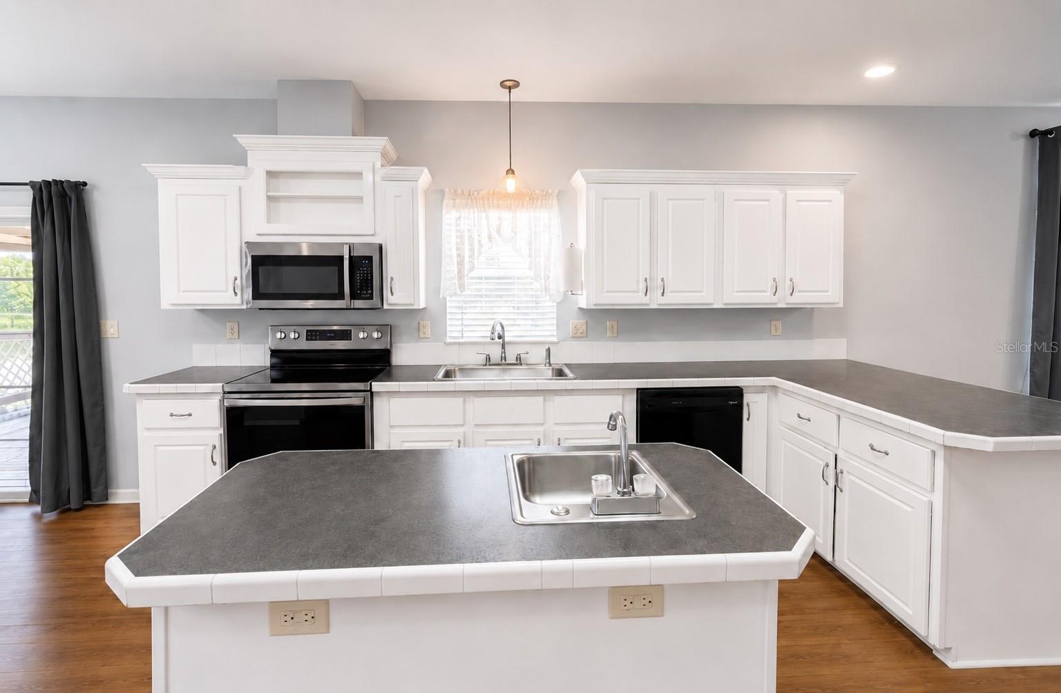 OAKLAND HILLS FIRST ADD - Residential