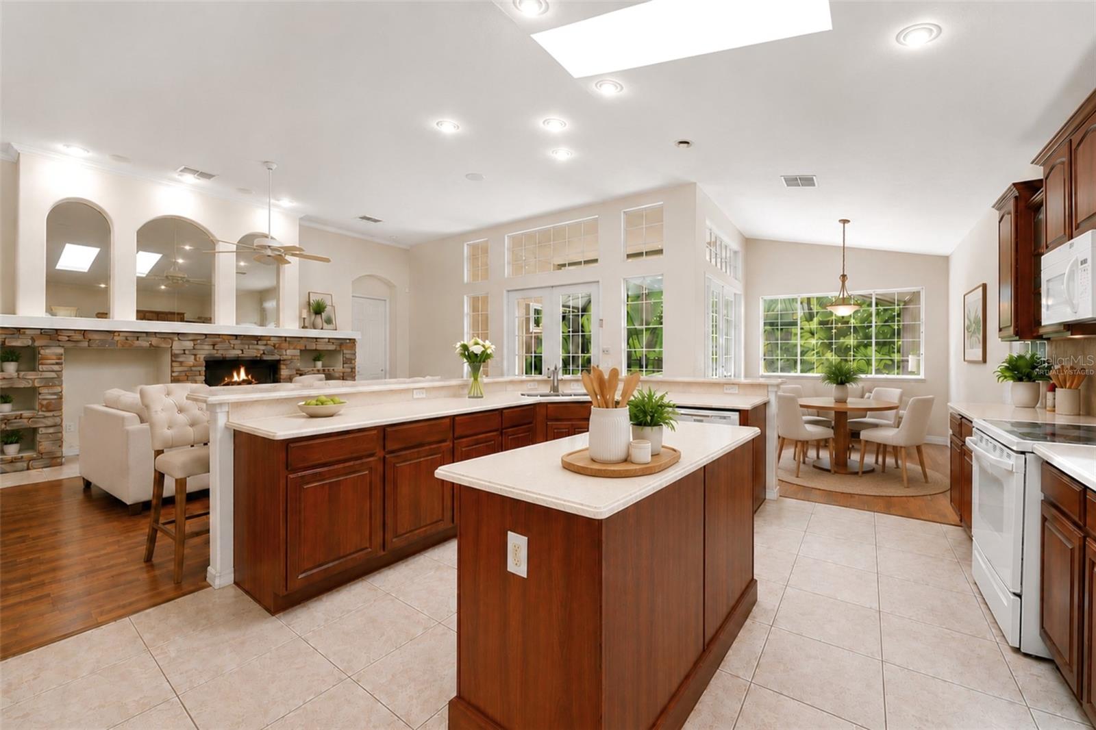ESTATES AT SUMMER LAKES CYPRESS - Residential