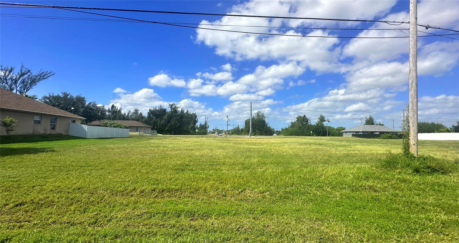CAPE CORAL - Land