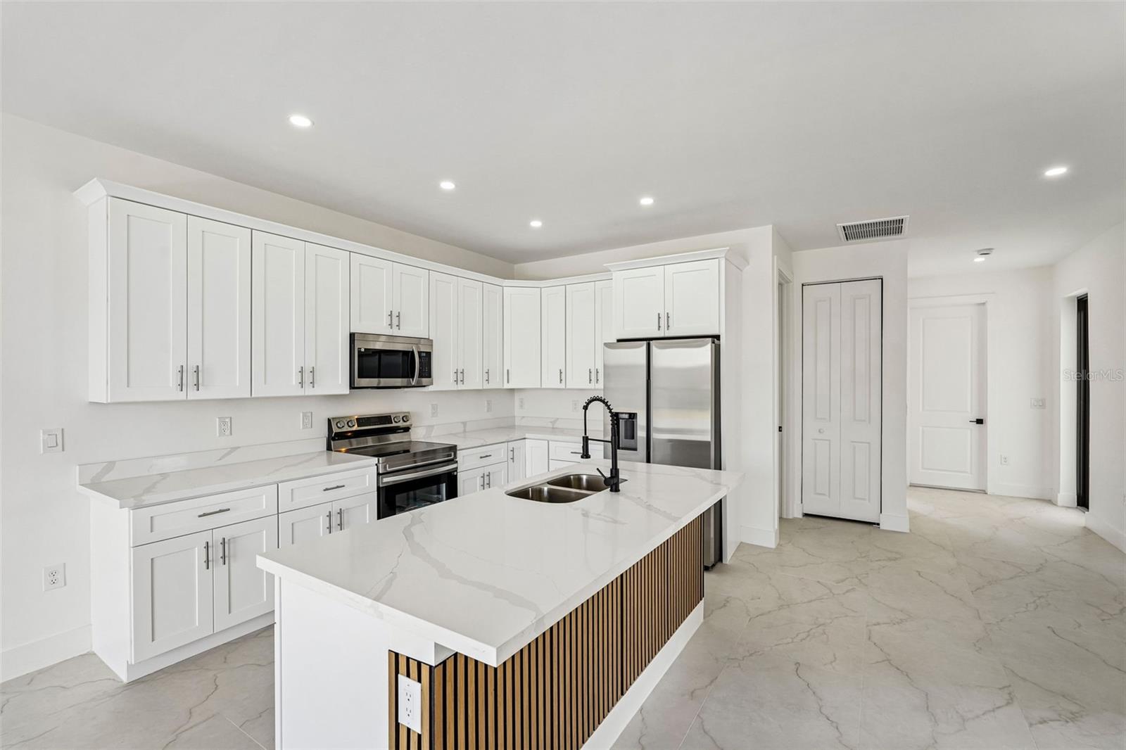 LEHIGH ESTATES - Residential Income