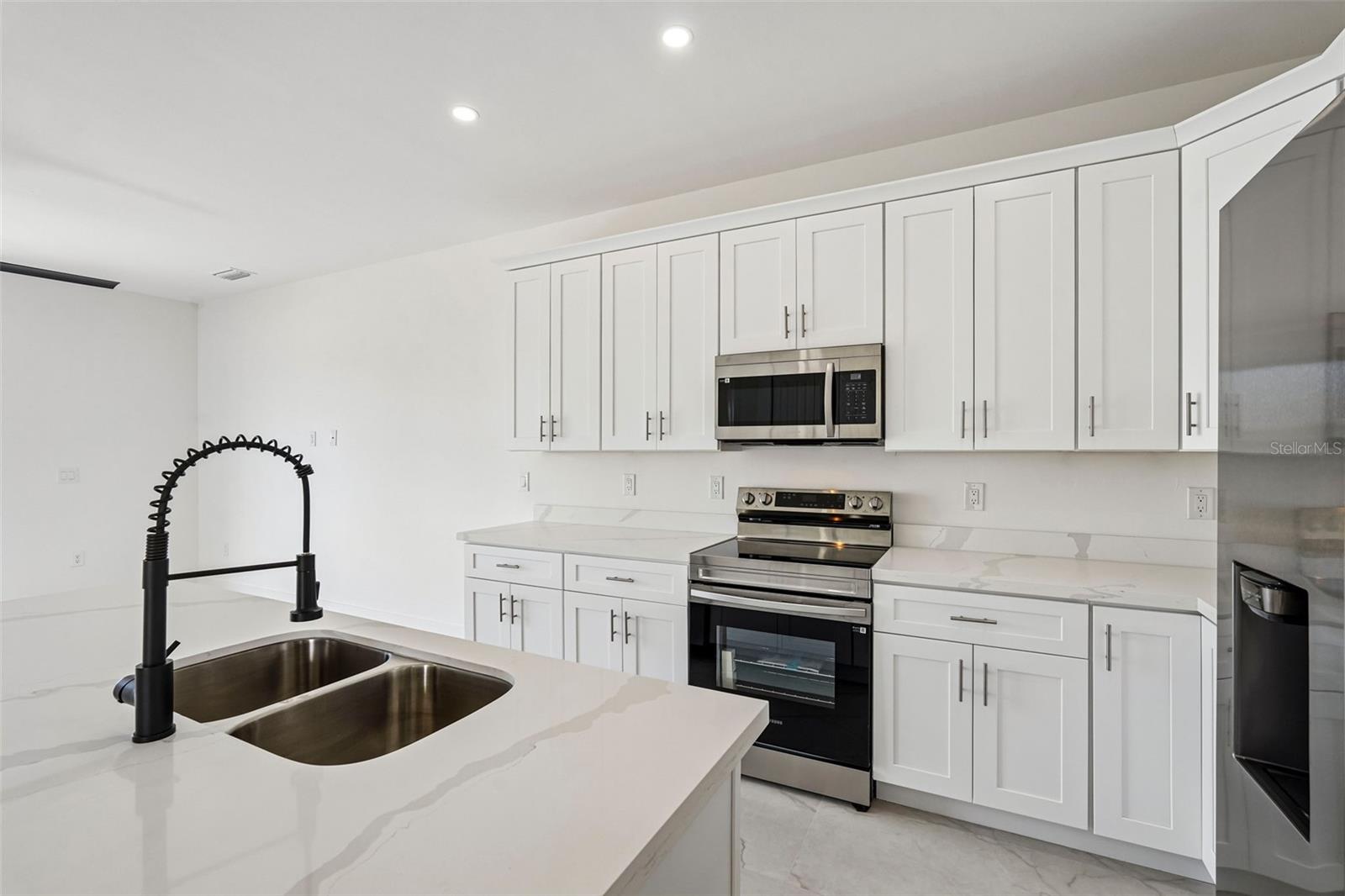 LEHIGH ESTATES - Residential Income
