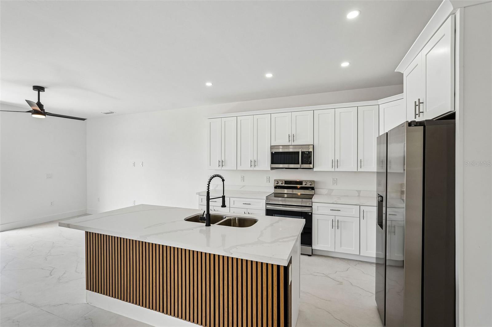 LEHIGH ESTATES - Residential Income