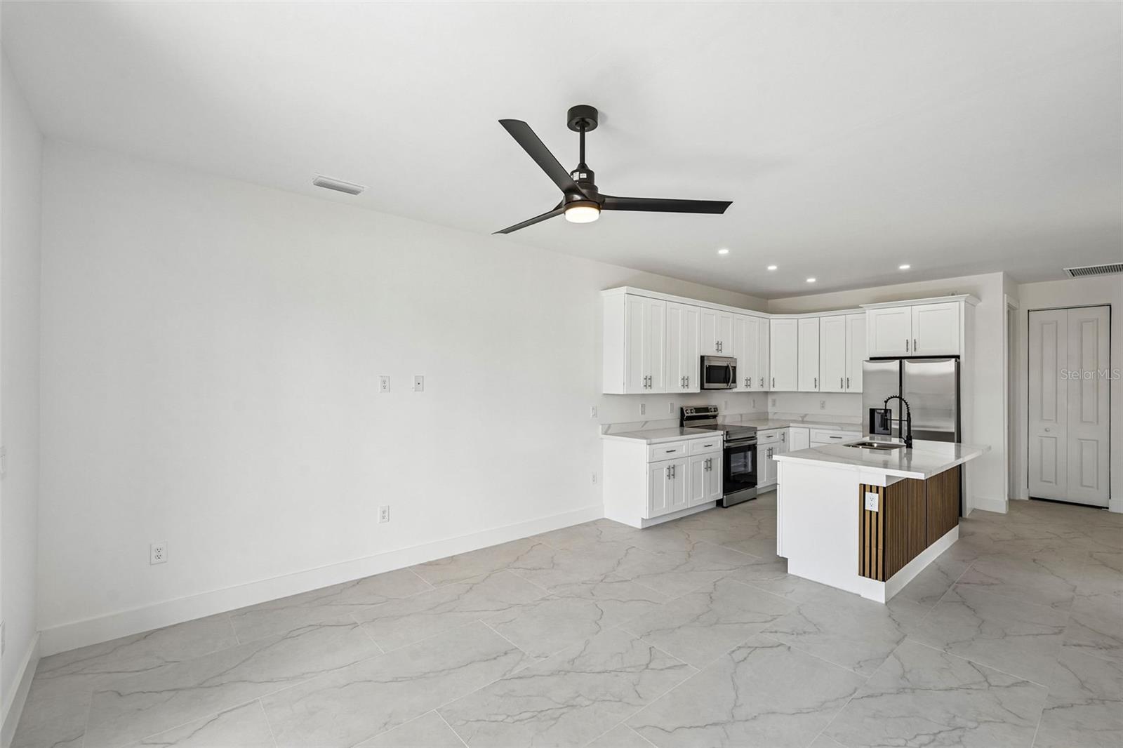 LEHIGH ESTATES - Residential Income