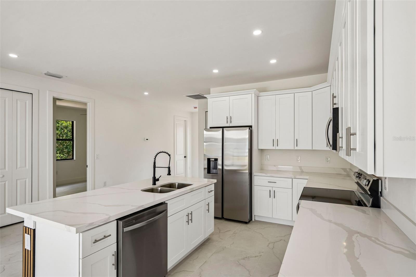 LEHIGH ESTATES - Residential Income