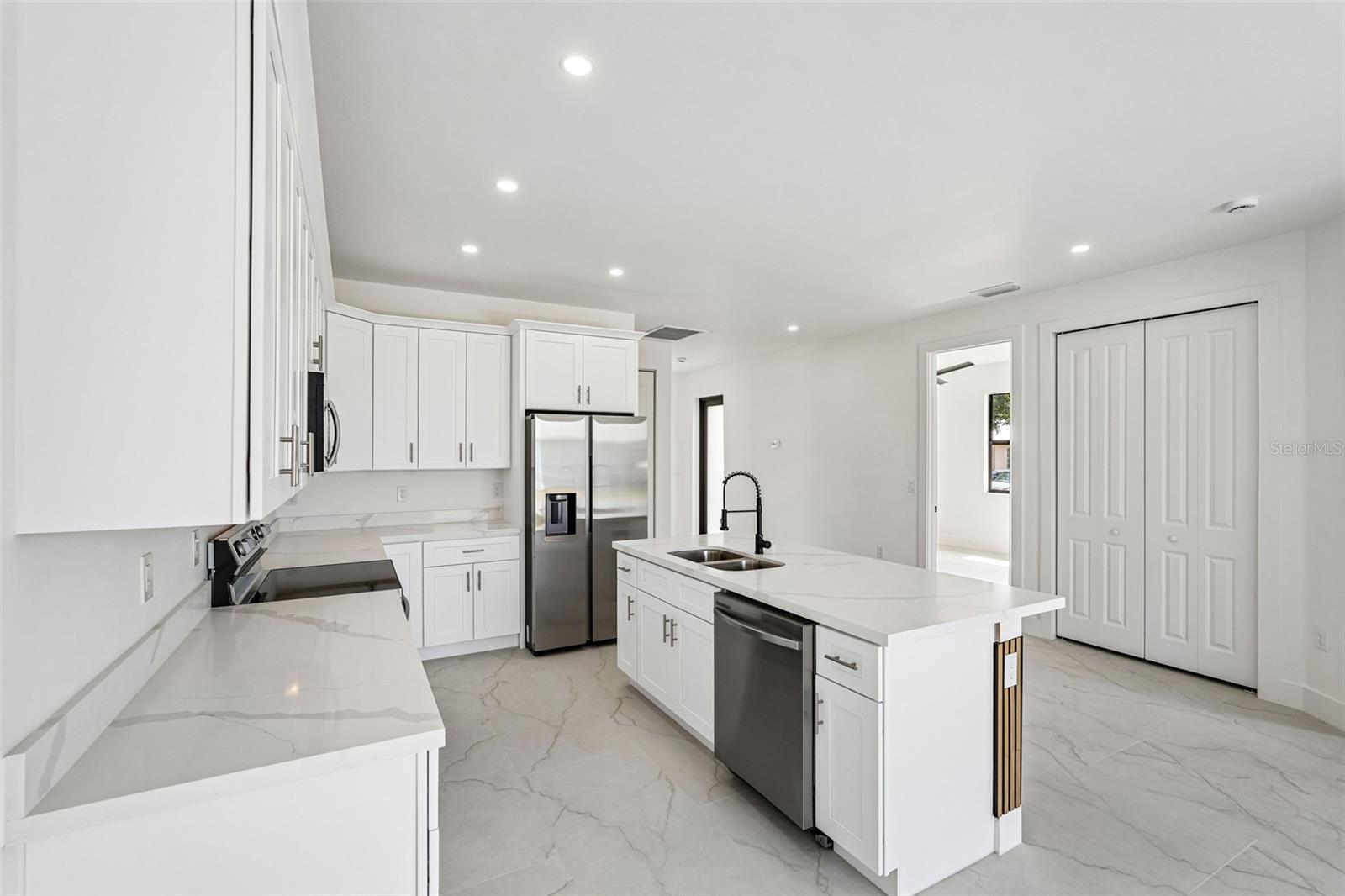 LEHIGH ESTATES - Residential Income