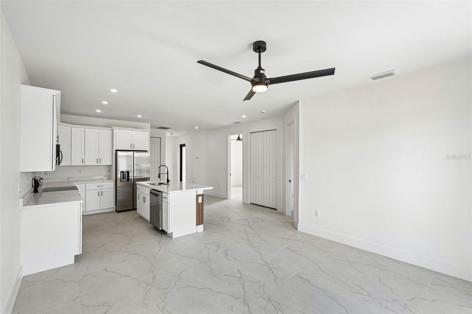 LEHIGH ESTATES - Residential Income