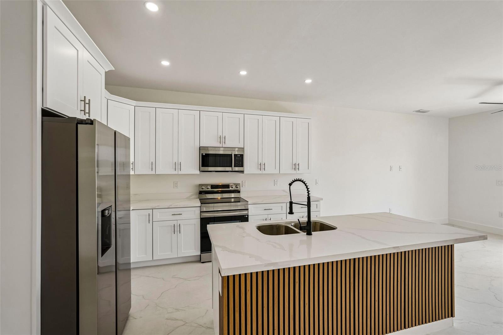 LEHIGH ESTATES - Residential Income