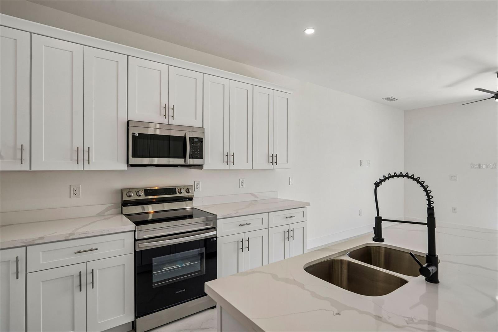LEHIGH ESTATES - Residential Income