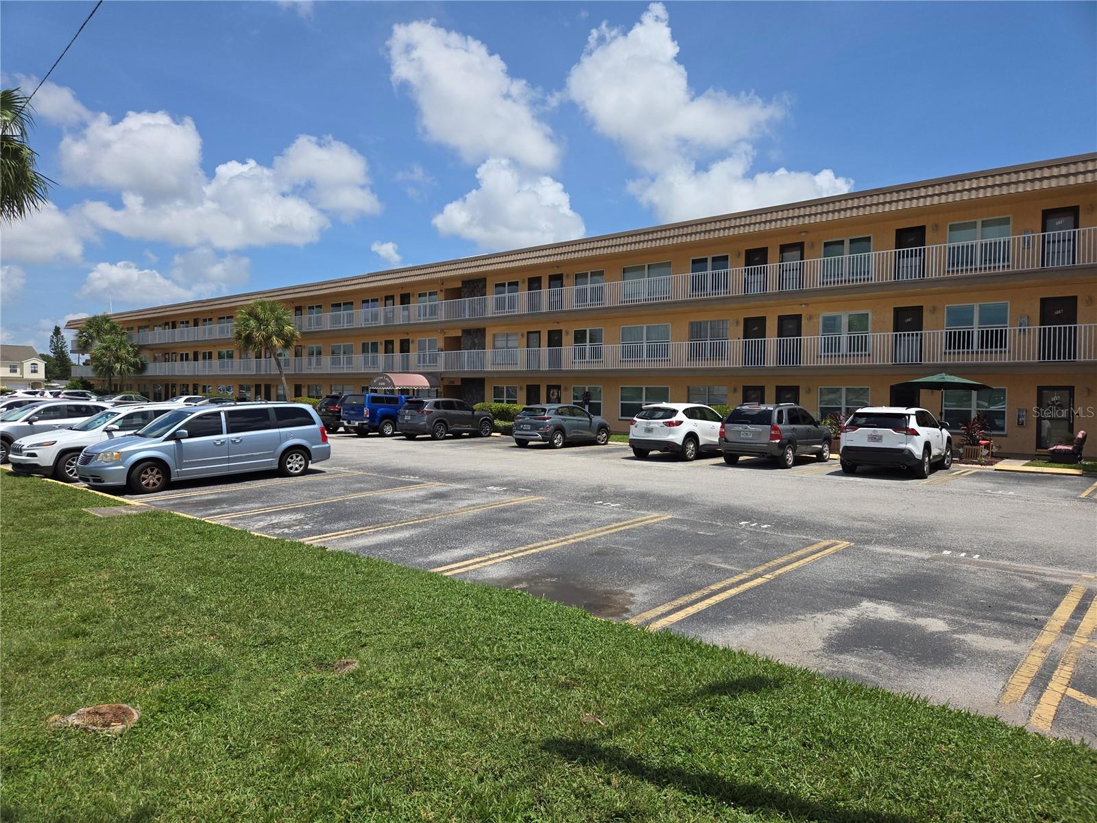 Welcome to your new 2 Bedroom, 2 Bath, 1345 sq. ft. condo in the 55+ Willow Lake Community which is one of the most sought after in the area.  Great Location being close to Tryone Mall, our beautiful beaches, restaurants, shopping, beautiful downtown St. Petersburg as well as easy access to I-275 for commuting to Tampa or Sarasota.  Seller very Motivated and Priced to Sell!