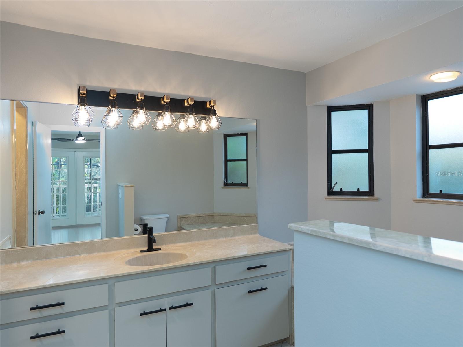 NORTH VENICE FARMS AND EVERGLA-667100 - Residential