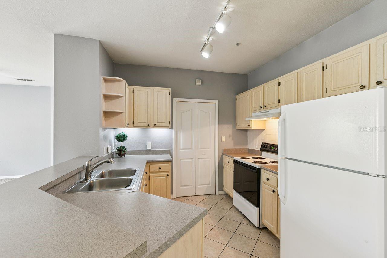 VISCONTI WEST CONDO - Residential