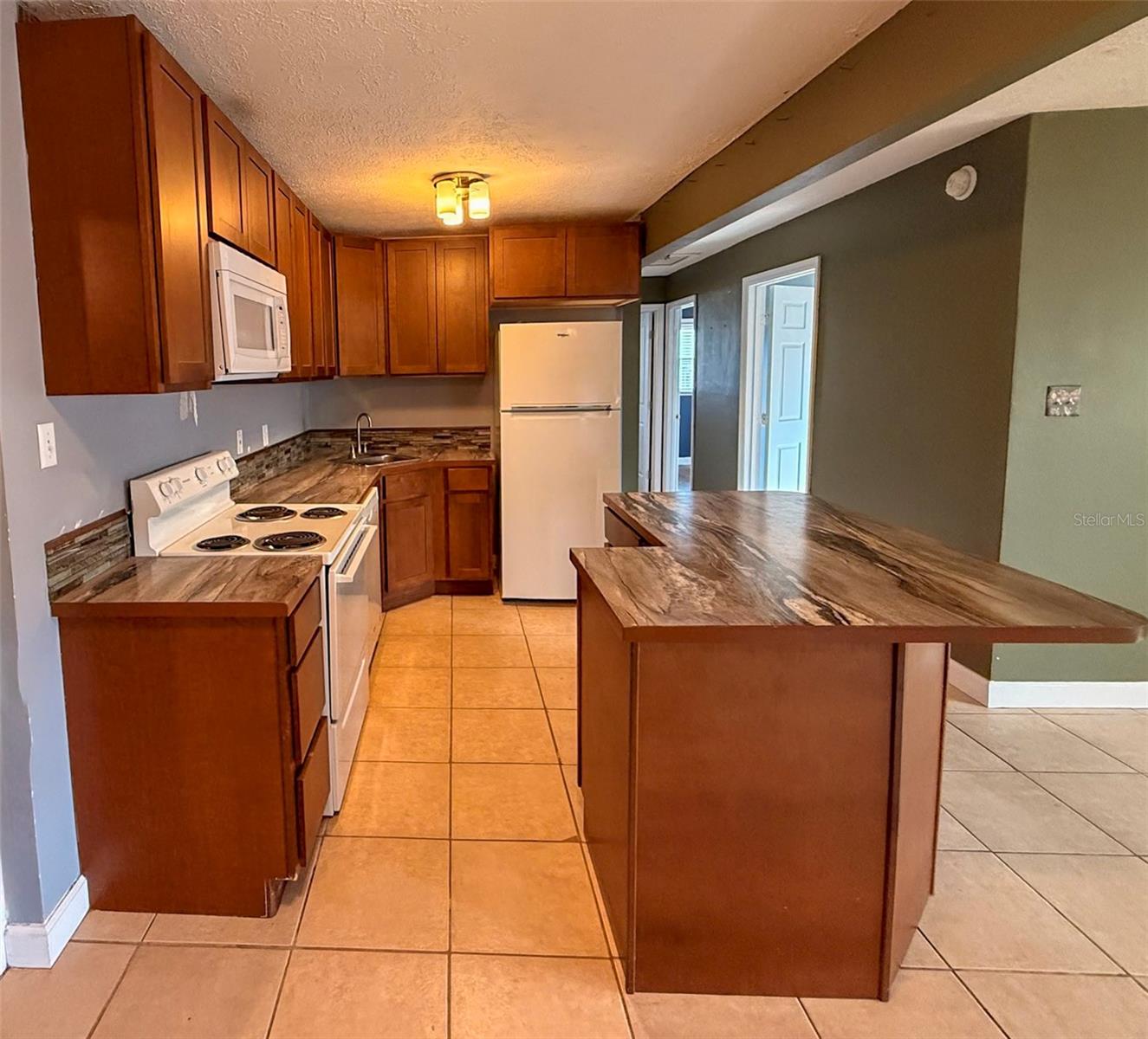 GOLDEN ISLE - Residential