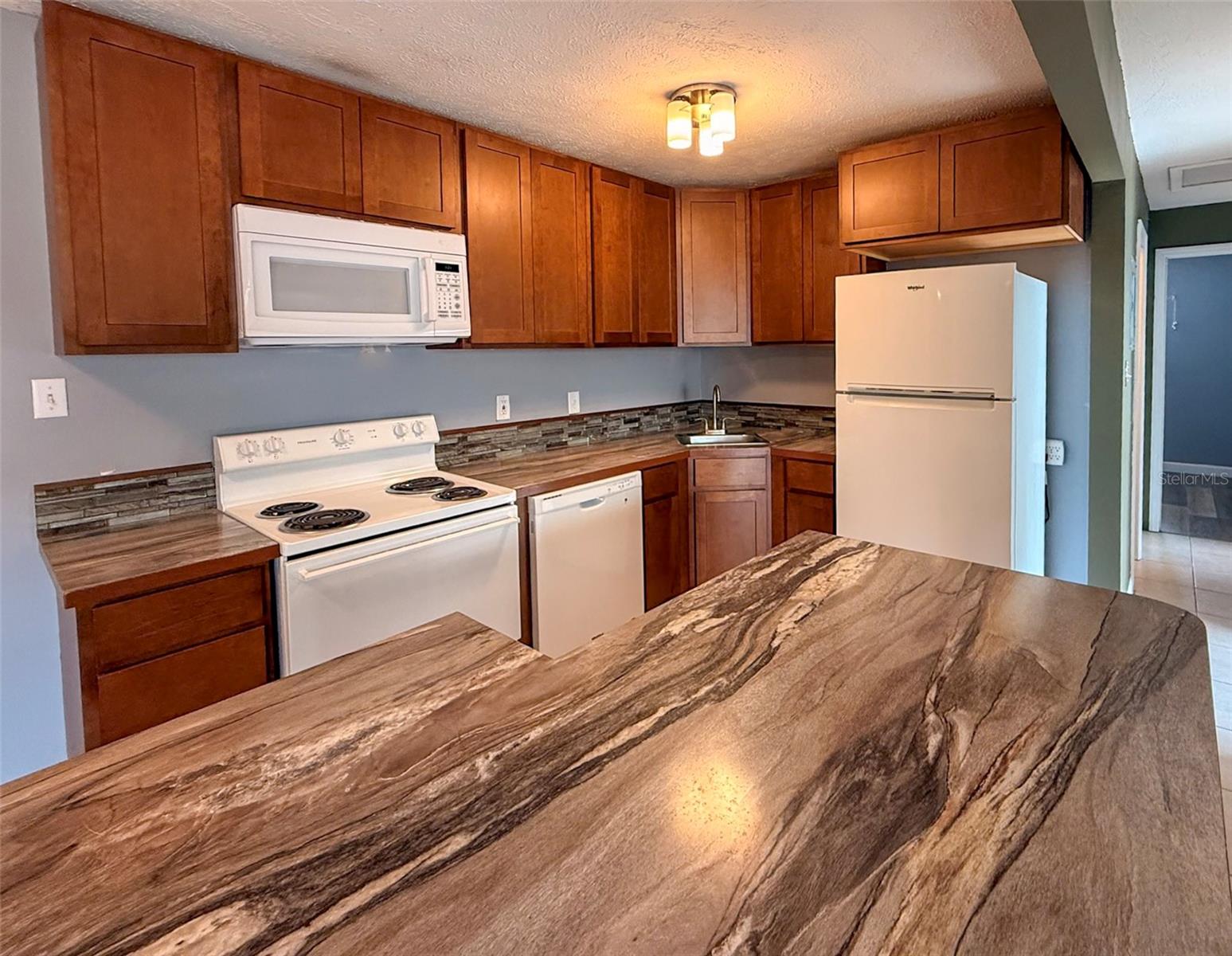 GOLDEN ISLE - Residential