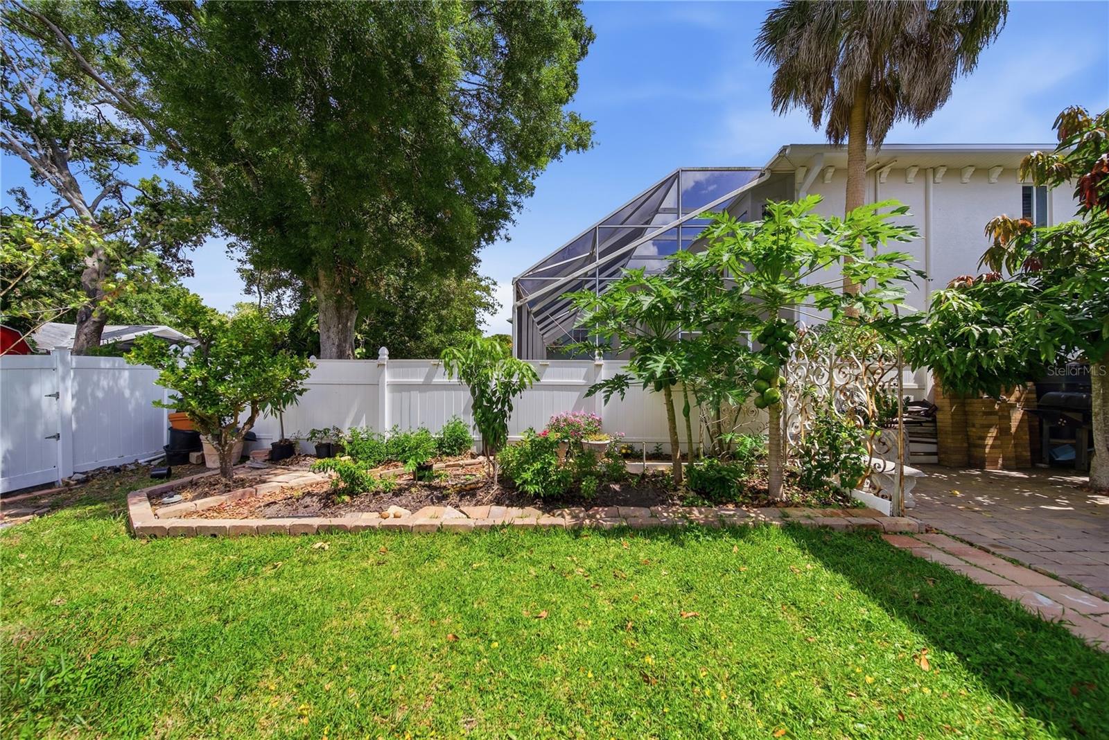 LAKE SEMINOLE PARK TRAILS - Residential
