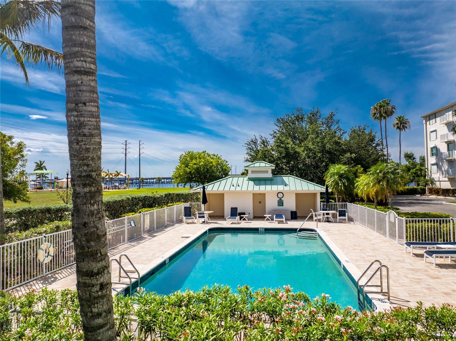 HARBOR WALK PH 02 - Residential