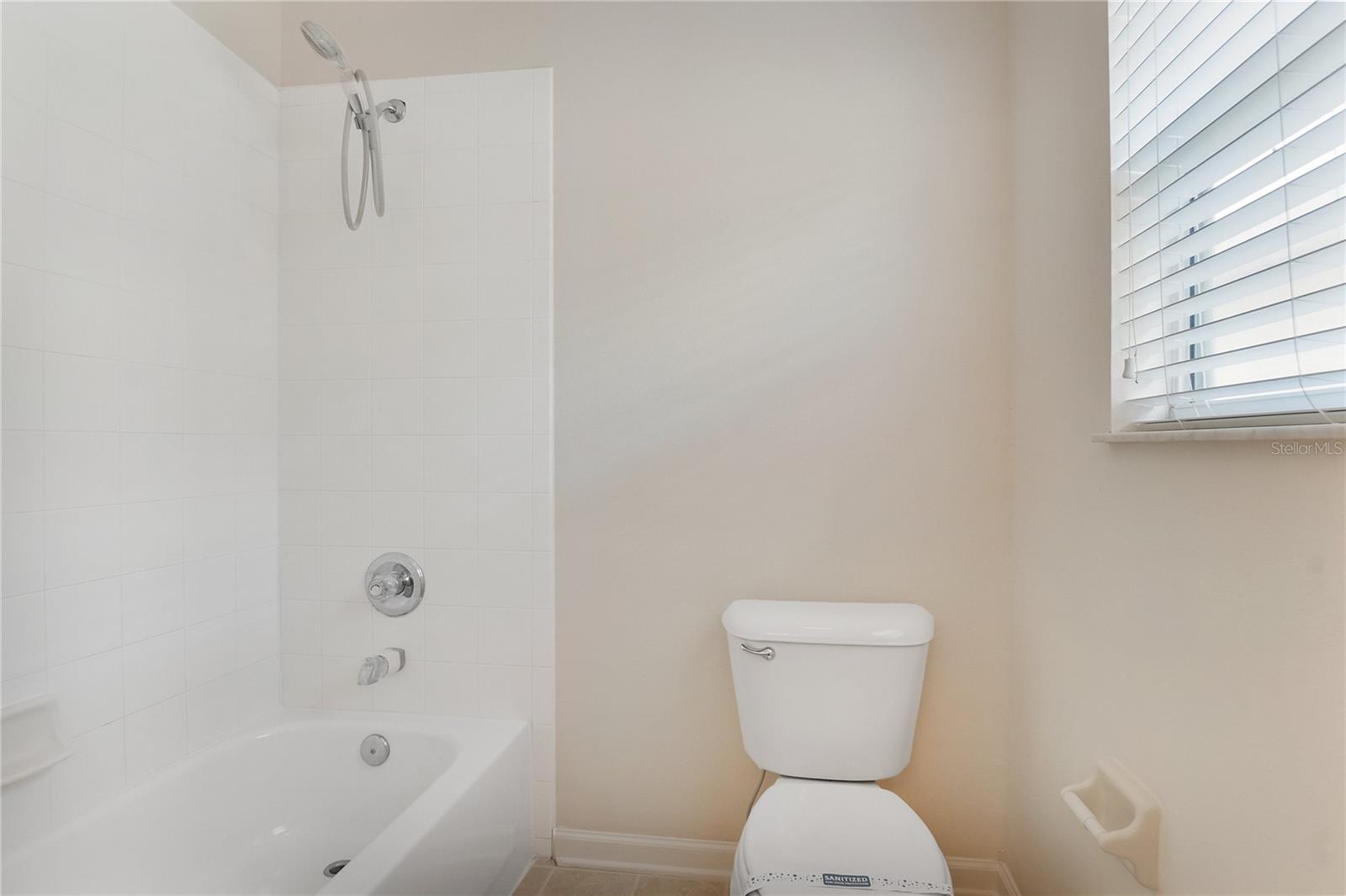 WOODLAND LAKES 02B - Residential Lease