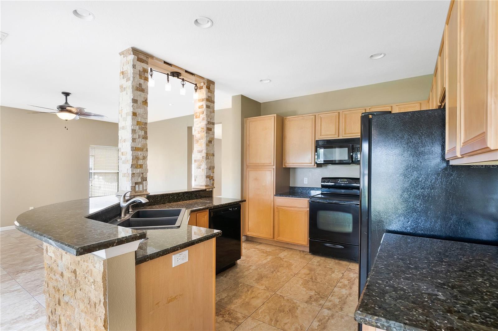 WOODLAND LAKES 02B - Residential Lease