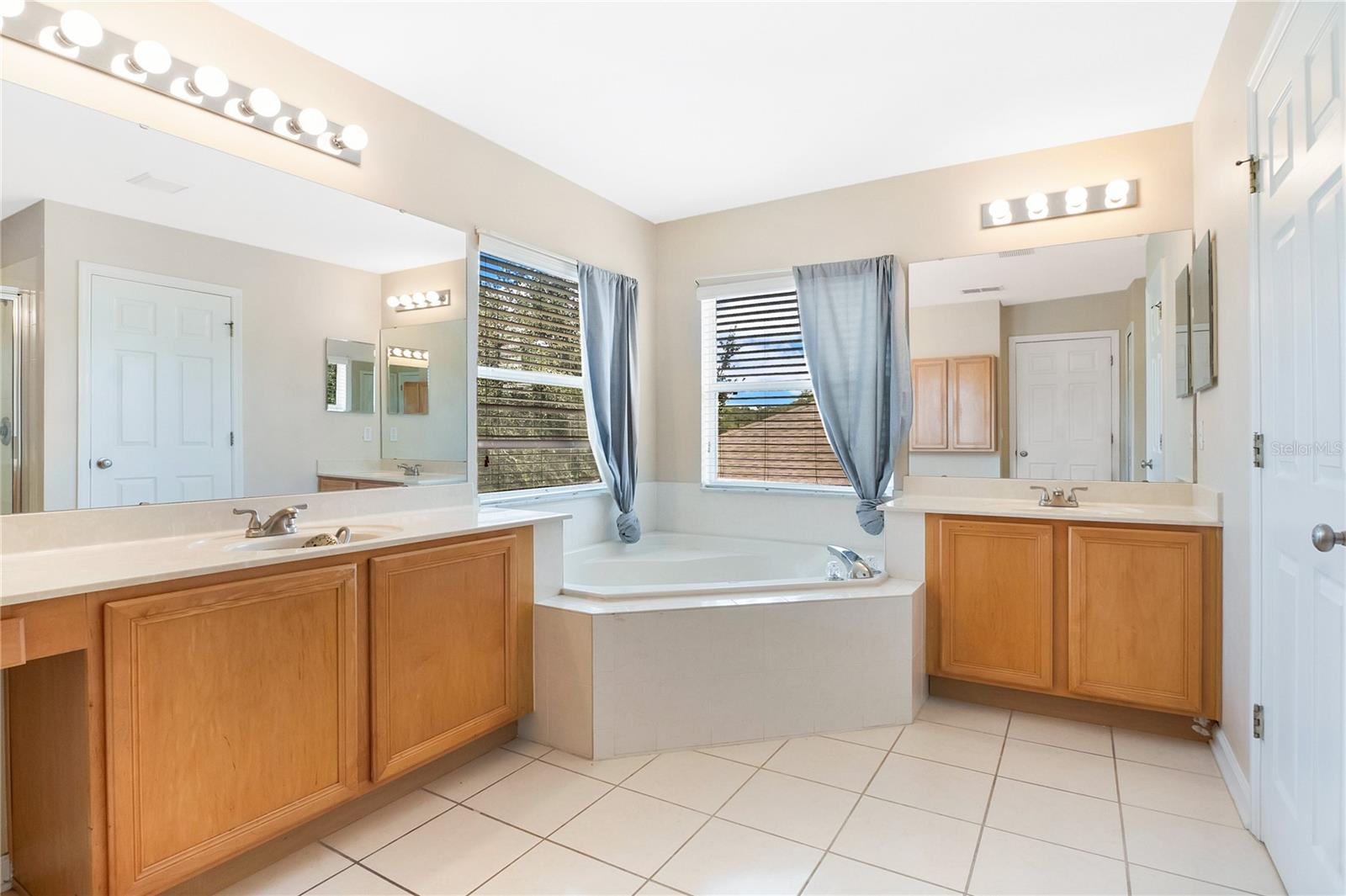 WOODLAND LAKES 02B - Residential Lease