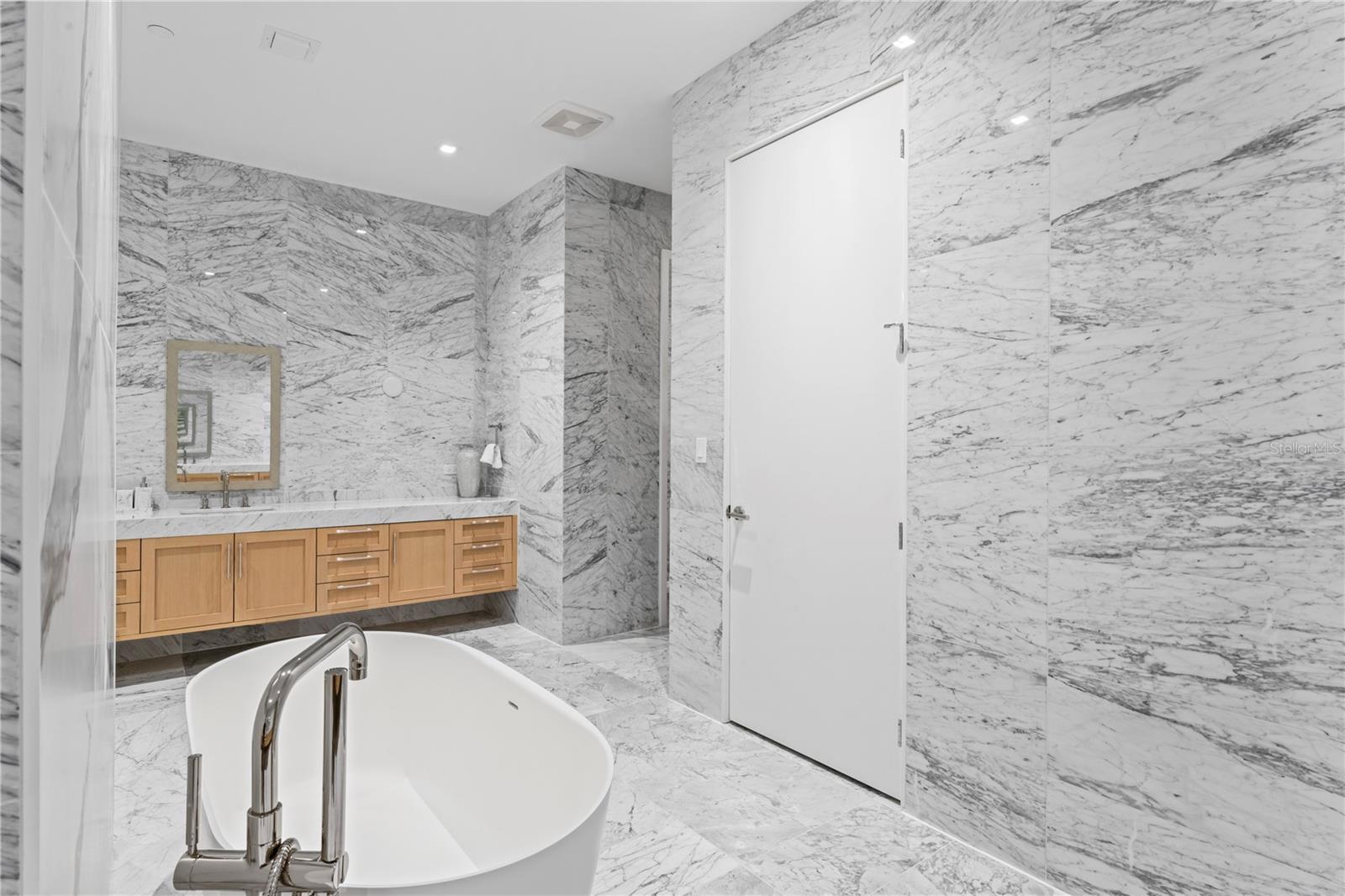 RITZ CARLTON RESIDENCES   BAY OAKS CONDOMINIUM - Residential