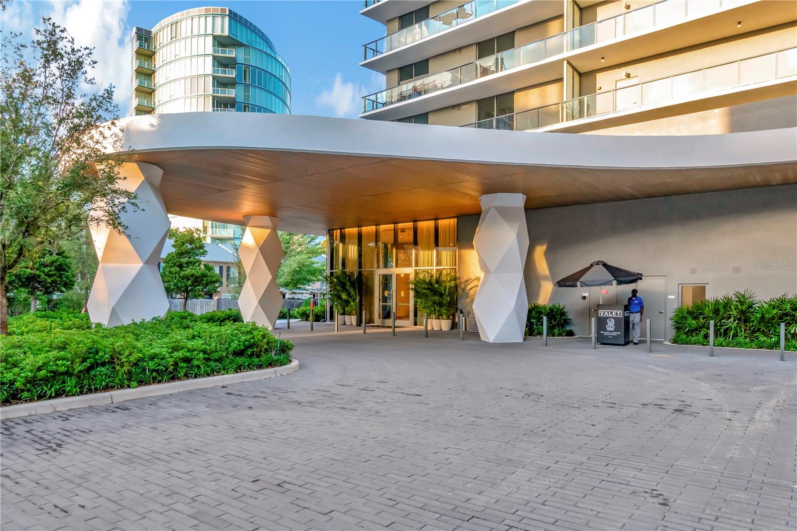 RITZ CARLTON RESIDENCES   BAY OAKS CONDOMINIUM - Residential