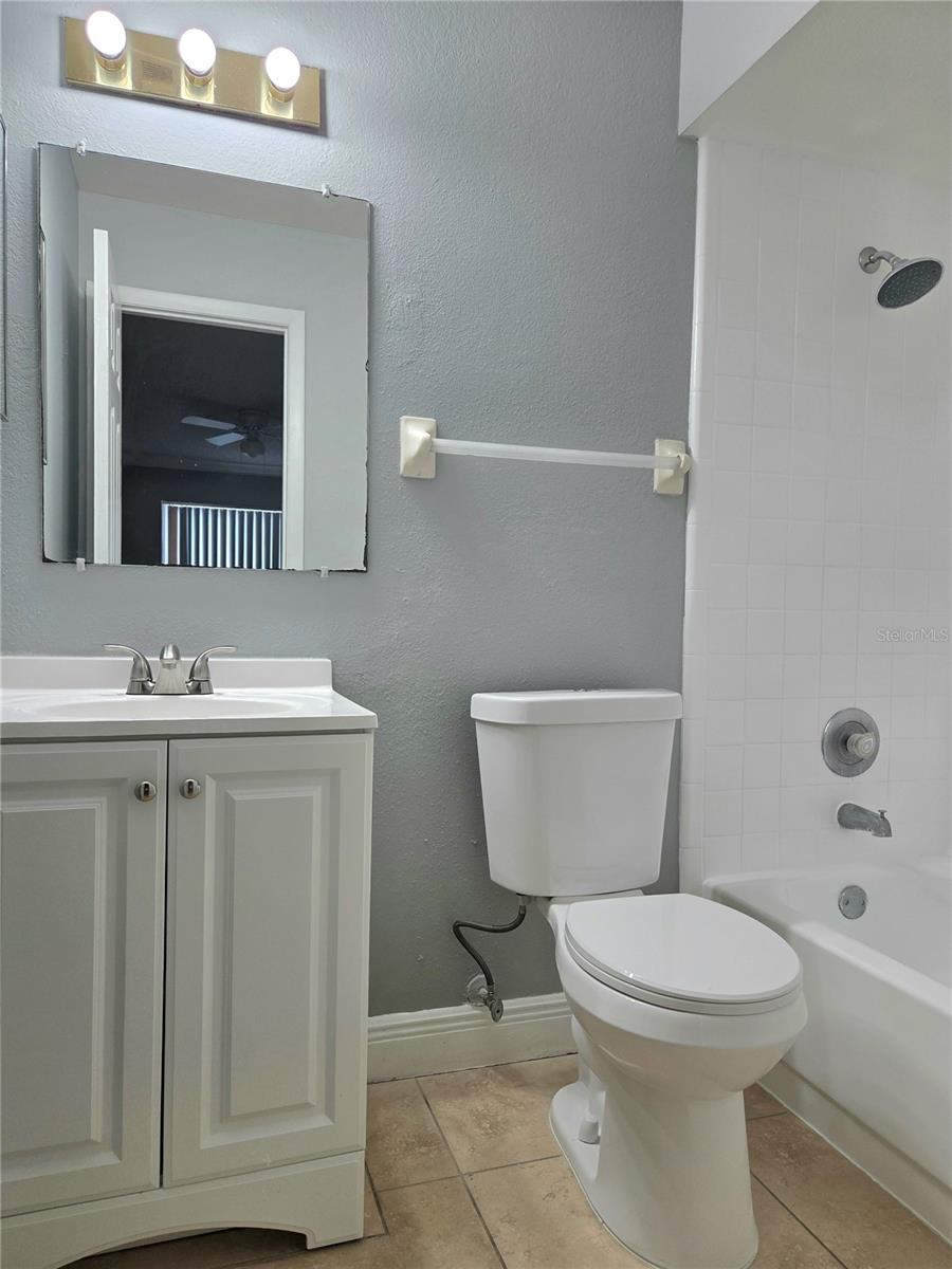 HAWTHORNE VLG CONDO - Residential