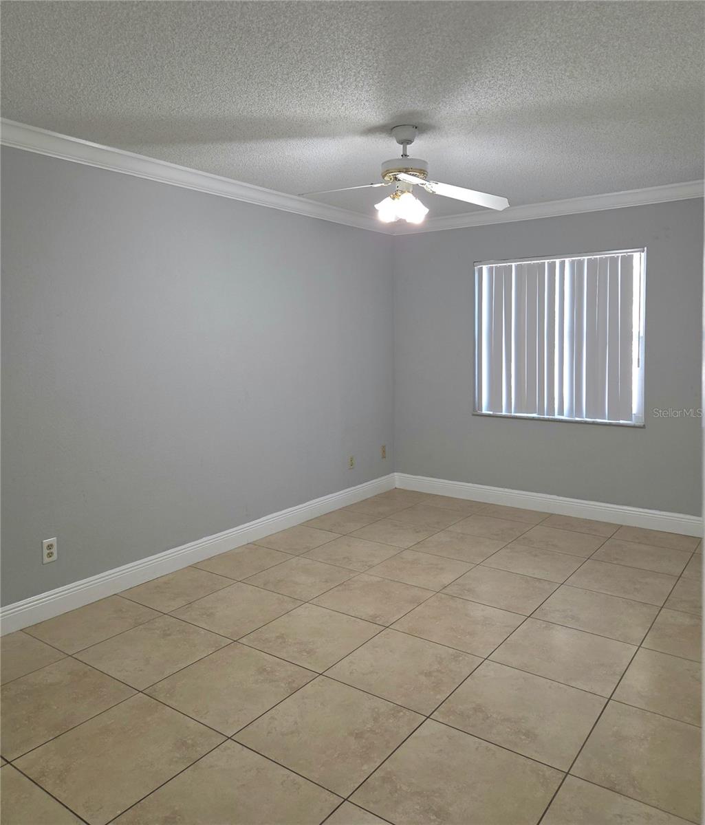 HAWTHORNE VLG CONDO - Residential