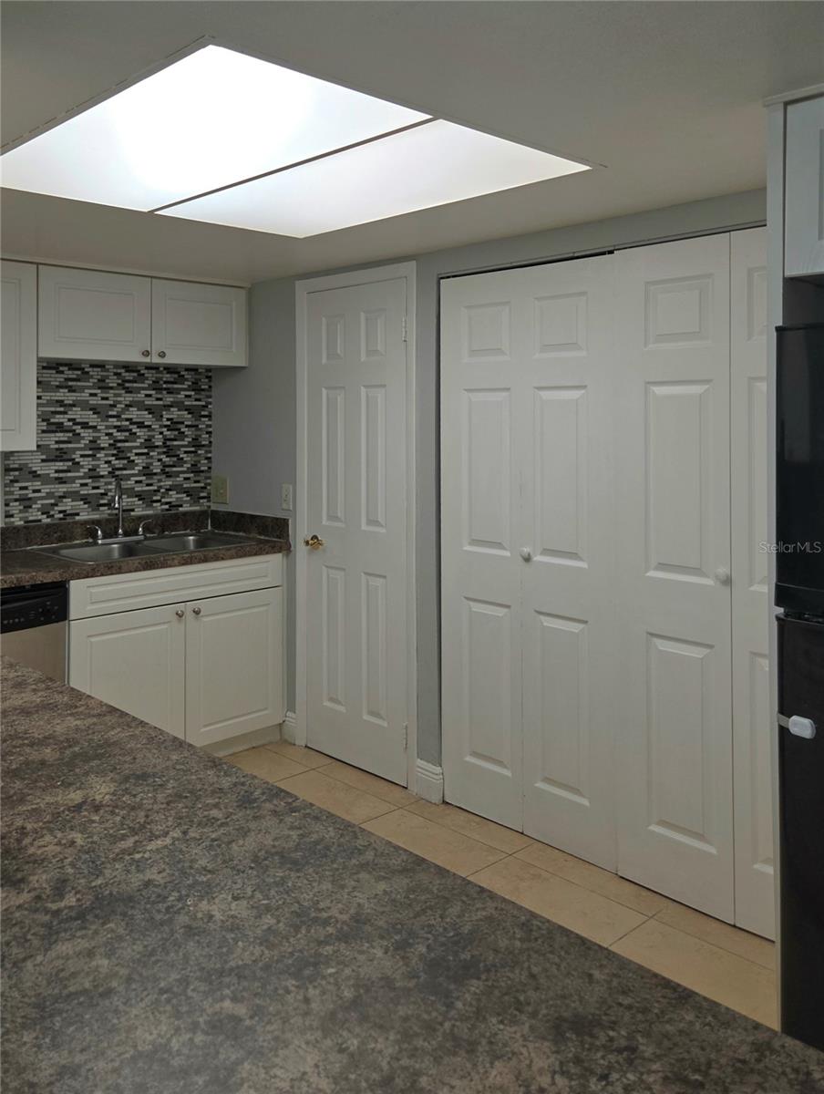 HAWTHORNE VLG CONDO - Residential