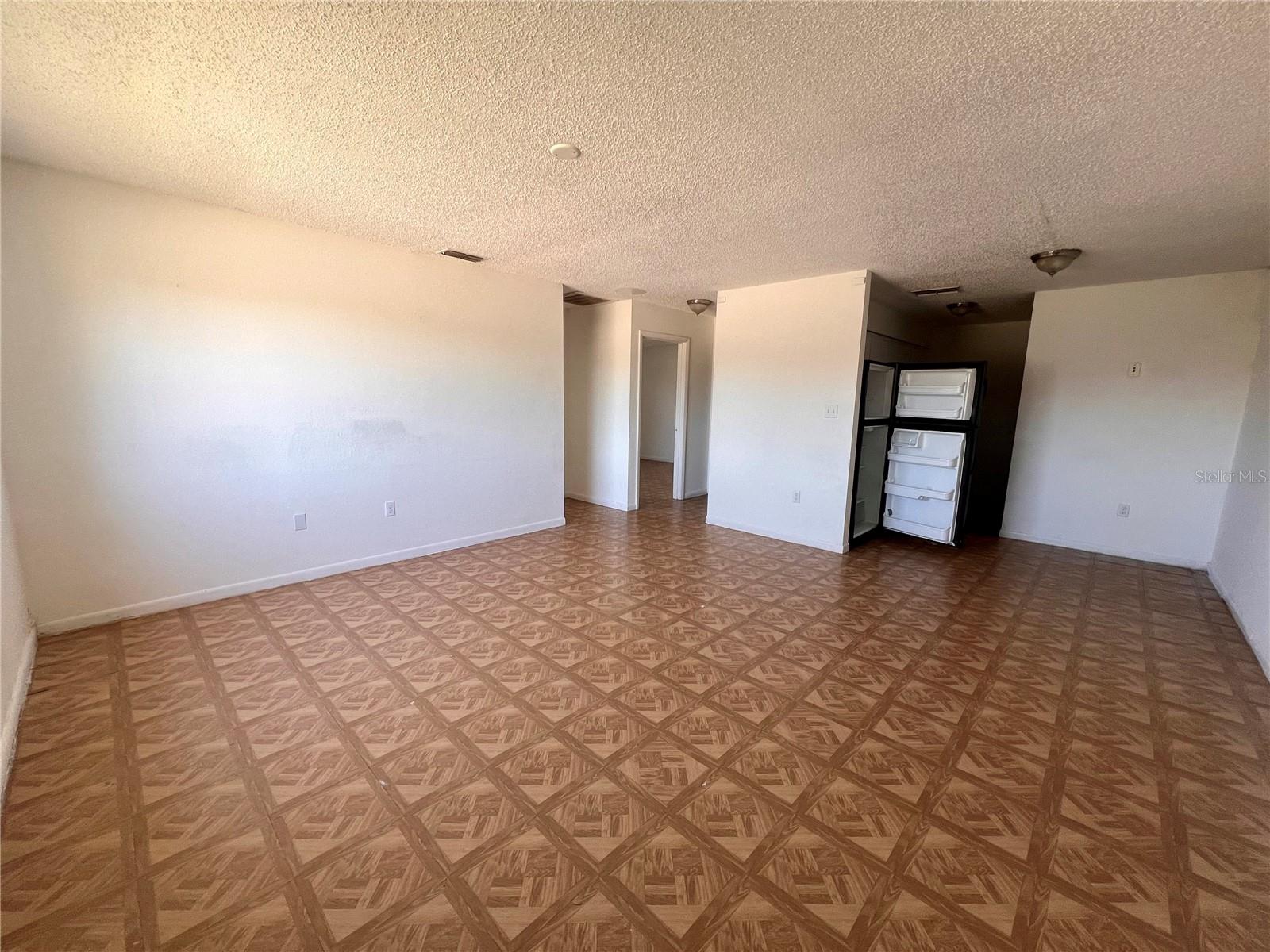SABAL SQUARE ESTATES - Residential Lease