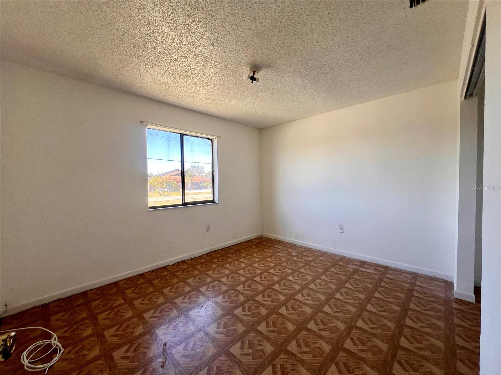 SABAL SQUARE ESTATES - Residential Lease