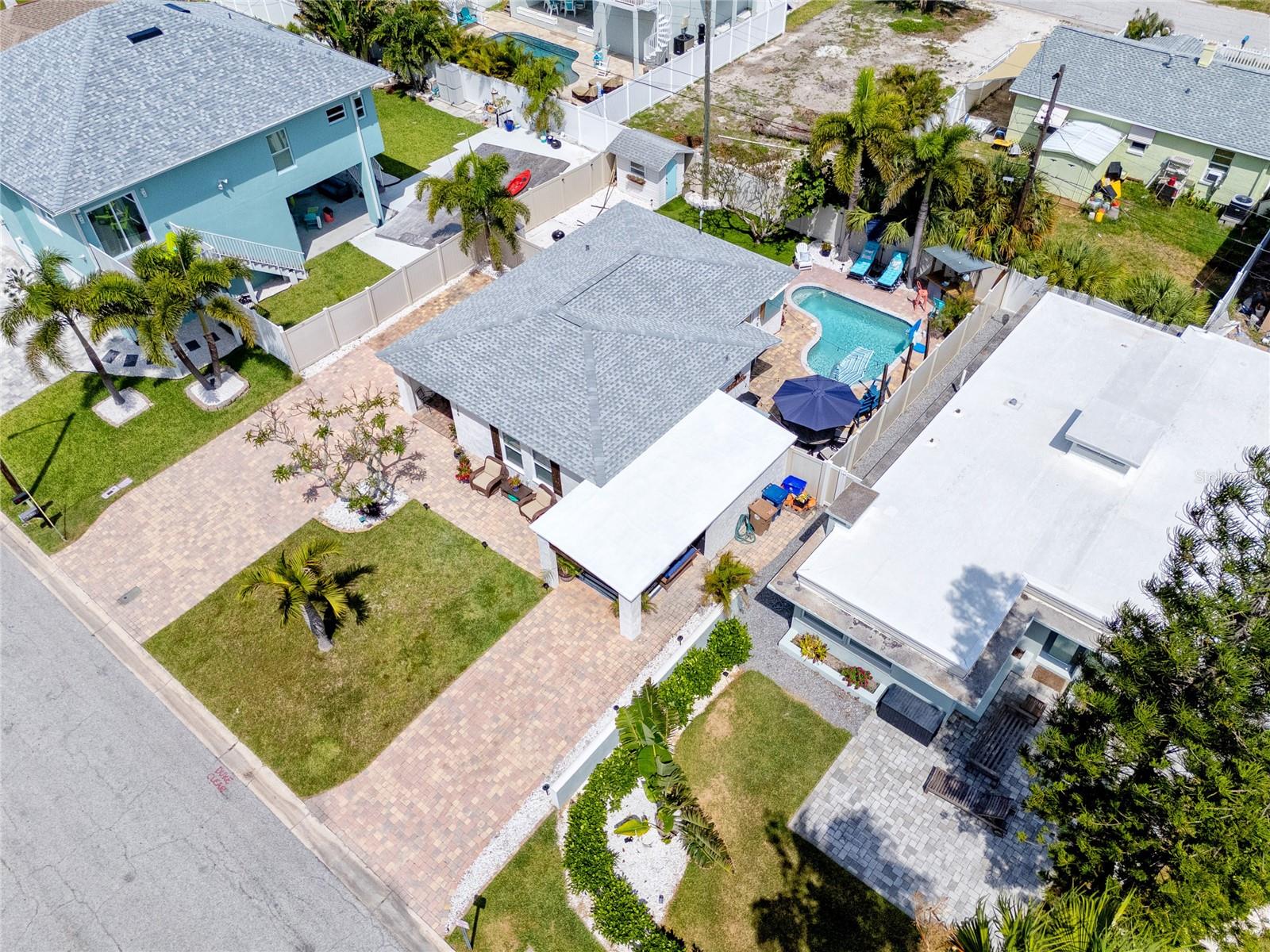 MADEIRA MANOR - Residential