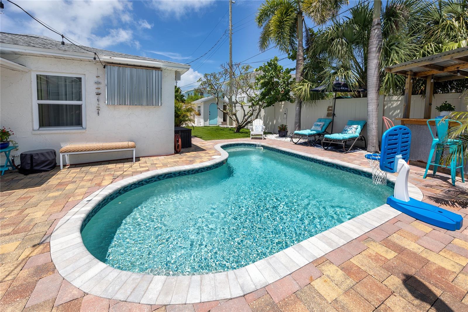 MADEIRA MANOR - Residential