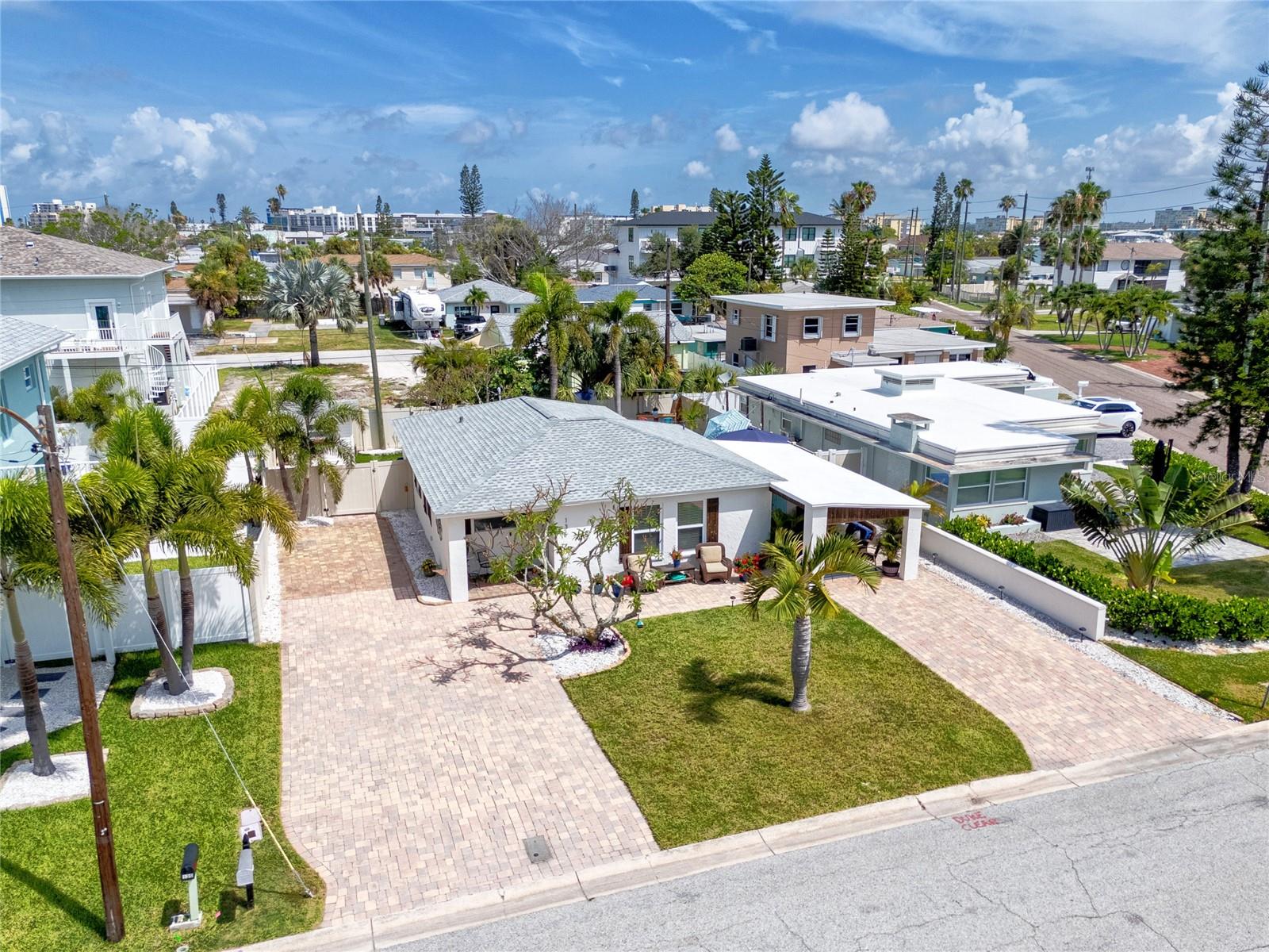 MADEIRA MANOR - Residential