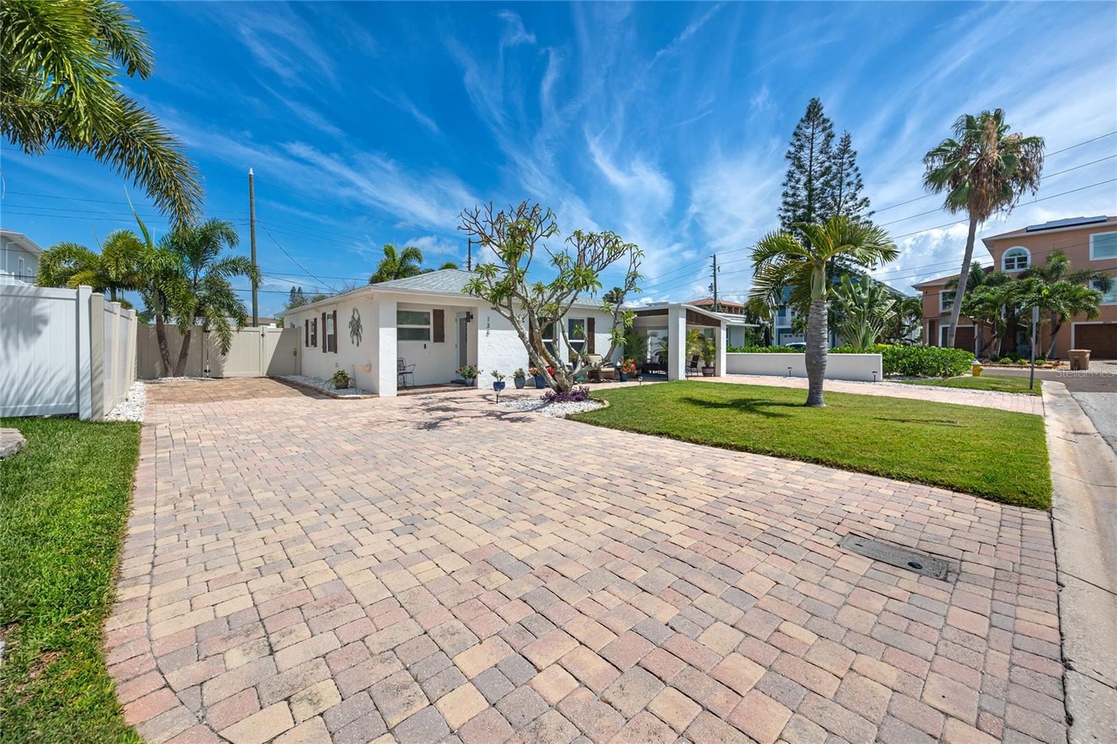 MADEIRA MANOR - Residential