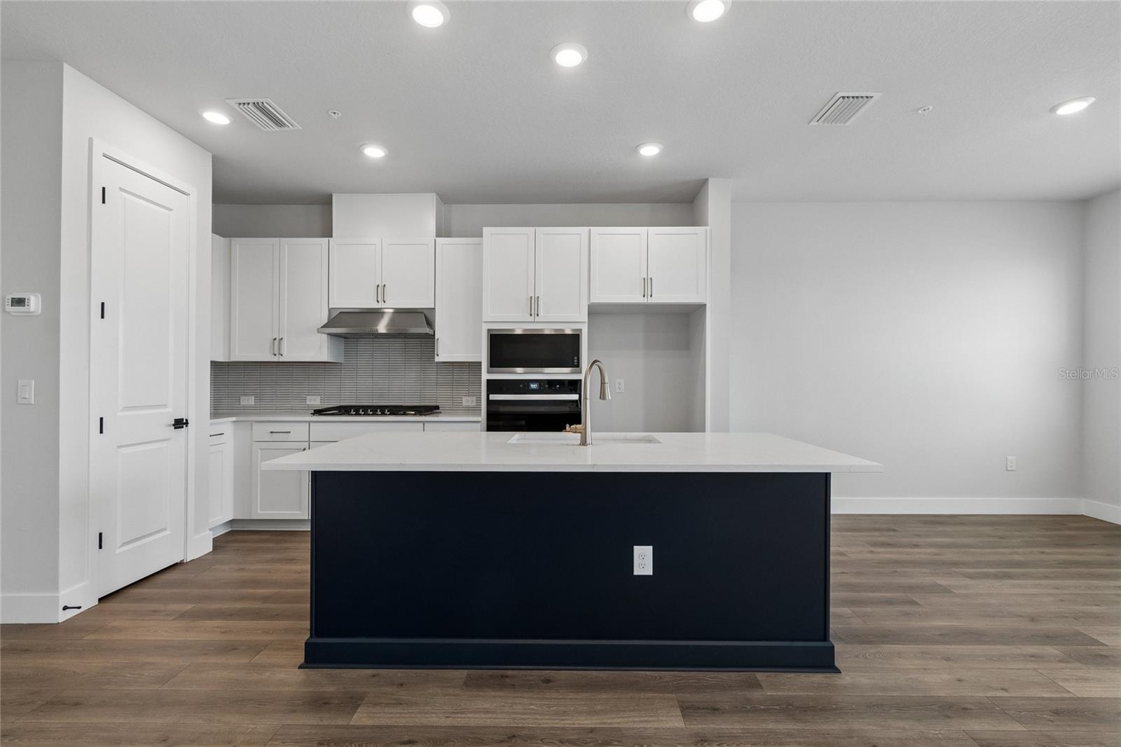EMERALD LANDING AT WATERSIDE - Residential