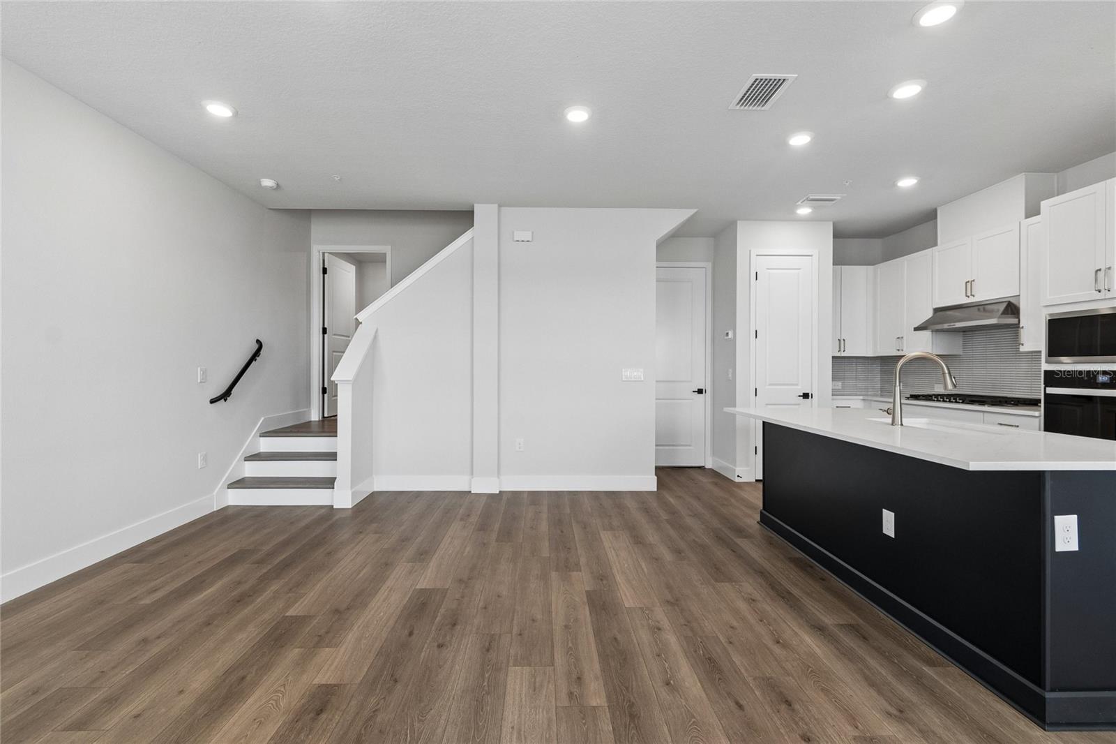 EMERALD LANDING AT WATERSIDE - Residential