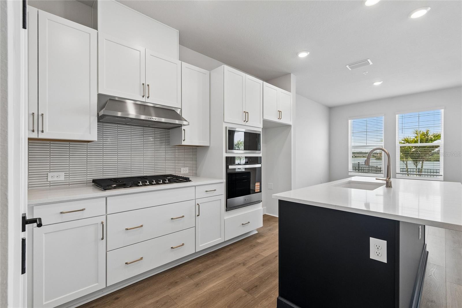 EMERALD LANDING AT WATERSIDE - Residential
