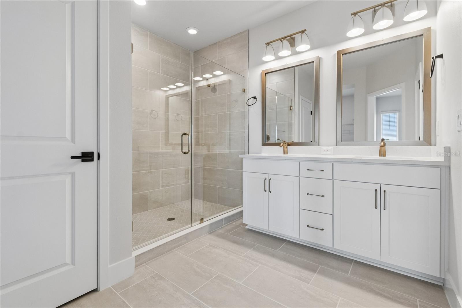 EMERALD LANDING AT WATERSIDE - Residential