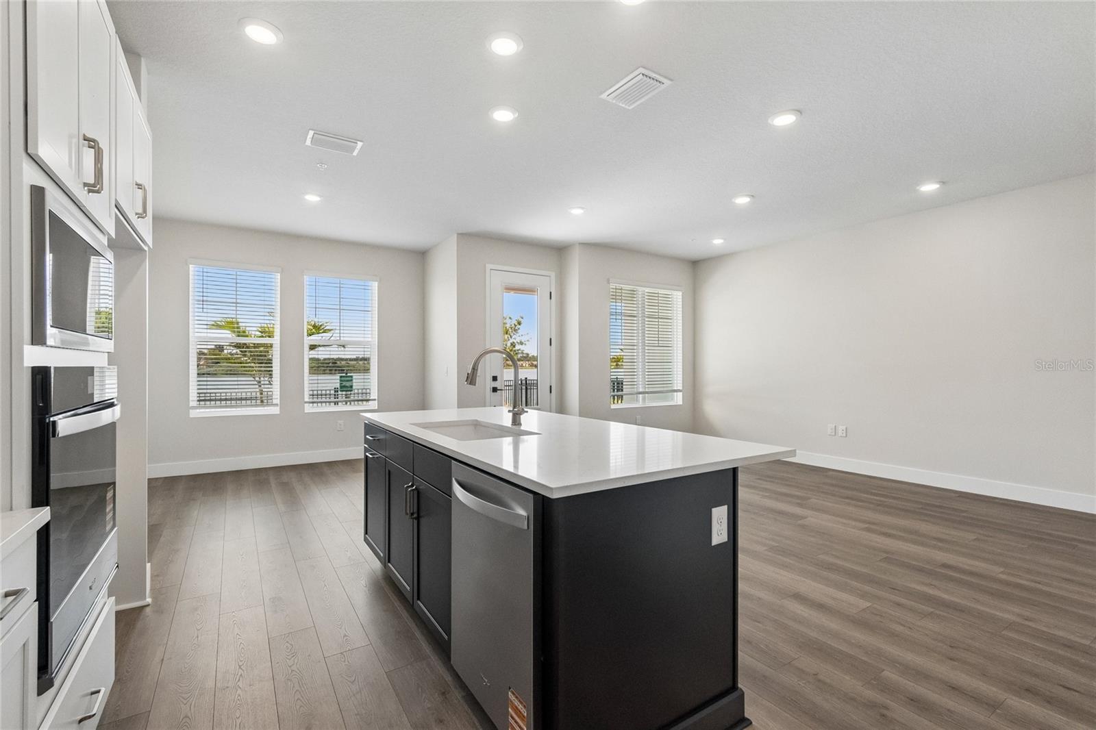 EMERALD LANDING AT WATERSIDE - Residential