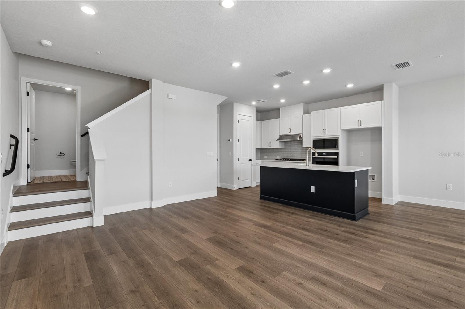 EMERALD LANDING AT WATERSIDE - Residential