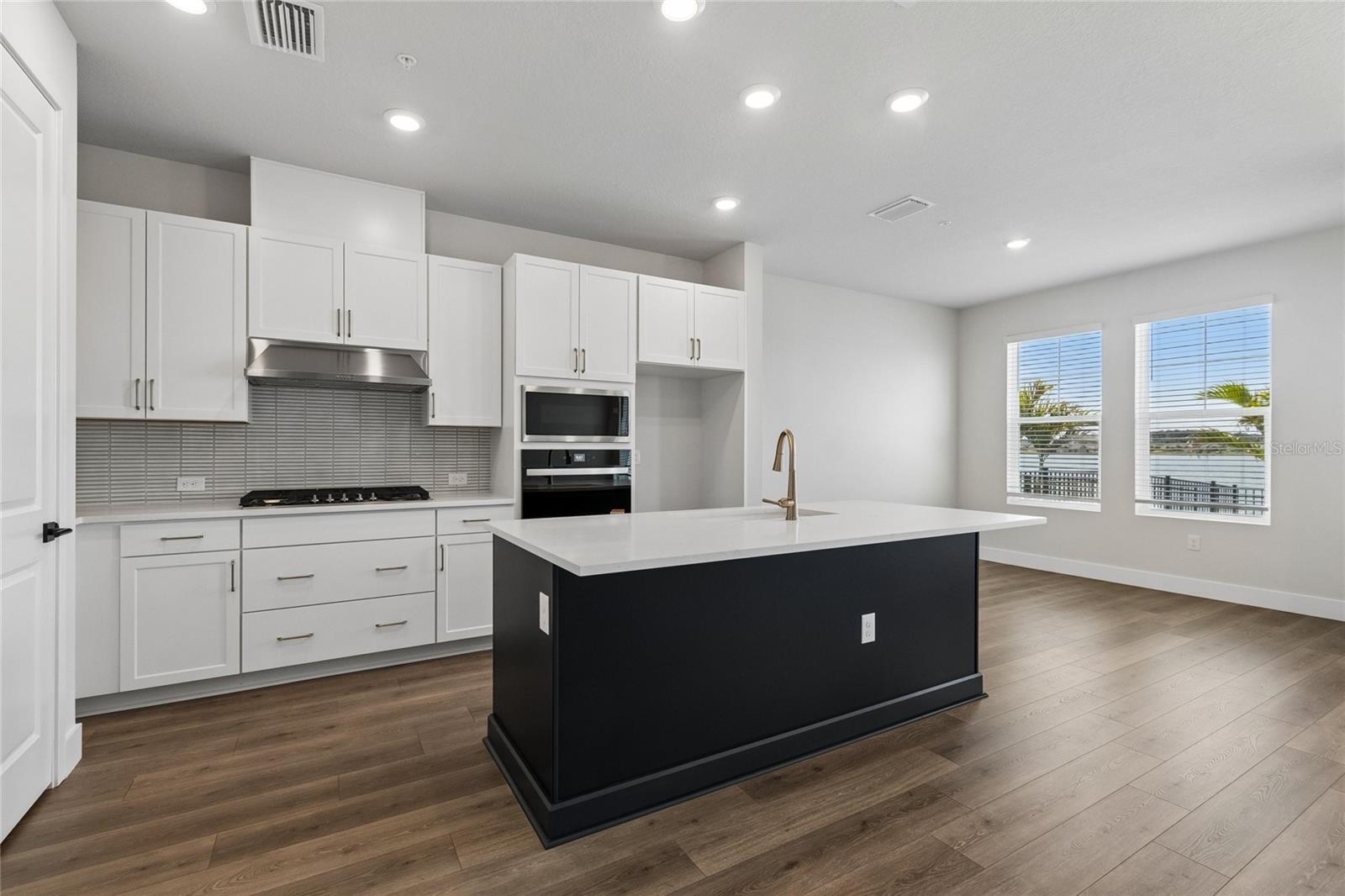 EMERALD LANDING AT WATERSIDE - Residential