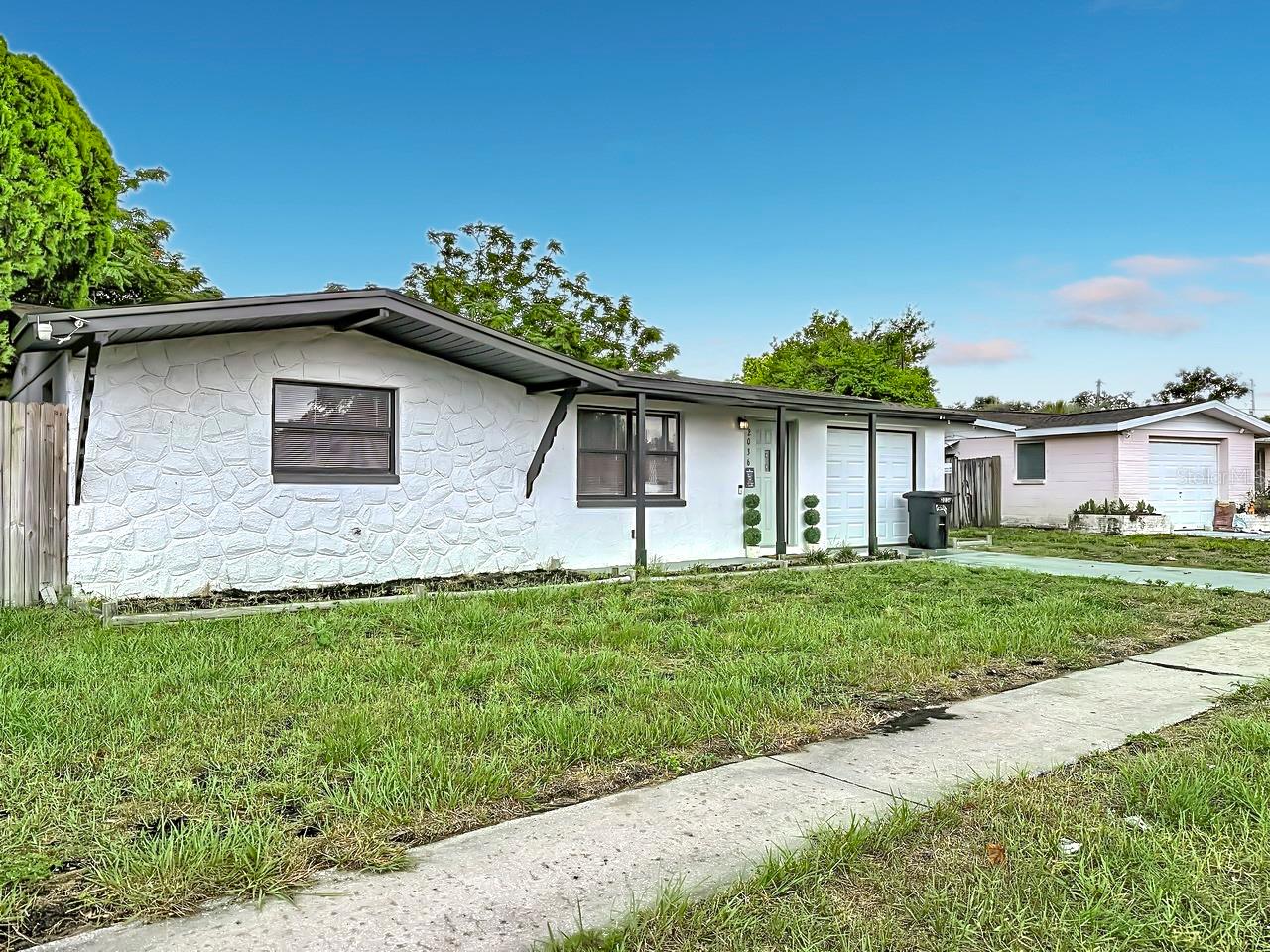 HOLIDAY GARDENS - Residential